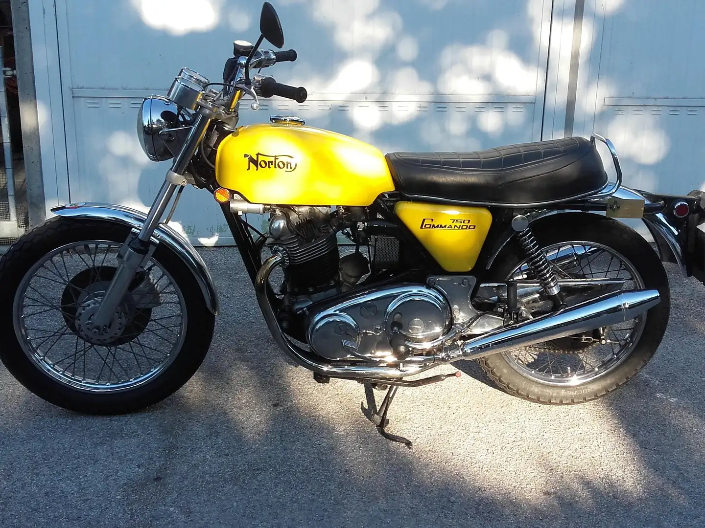 Norton Commando 750 roadster Желтый - 2