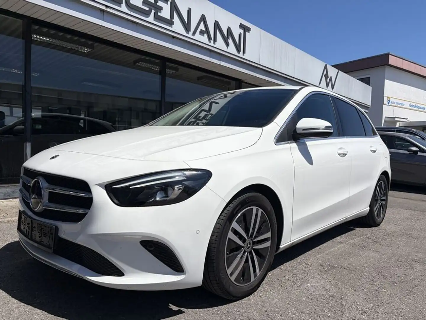 Mercedes-Benz B 180 (247.084) Weiß - 2