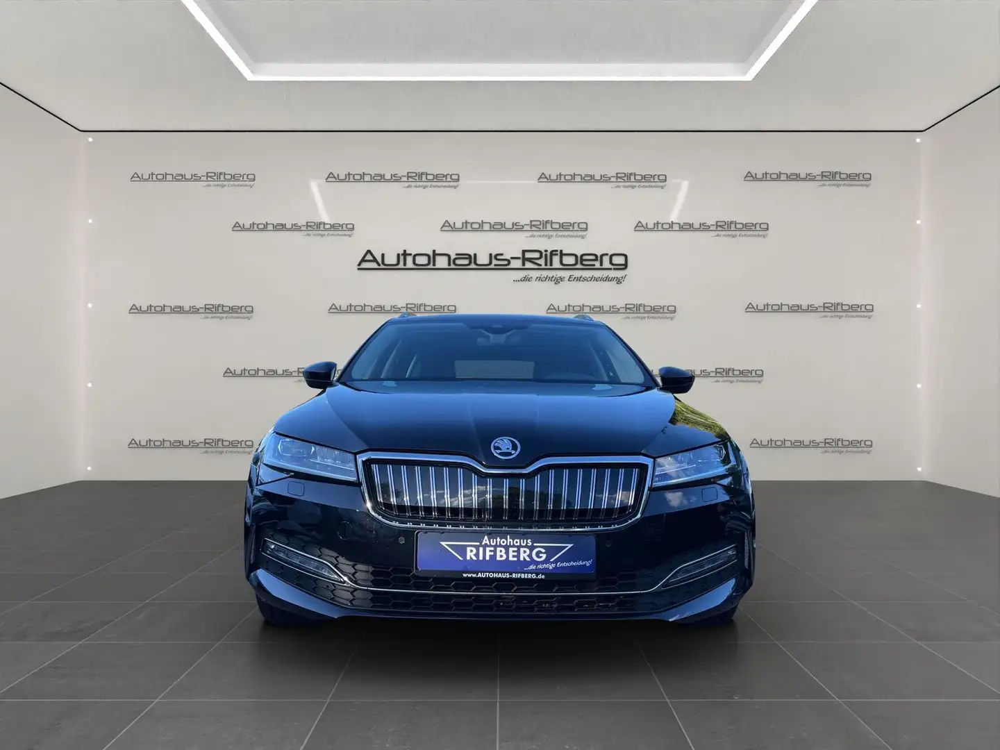 Skoda Superb COMBI 1.4 TSI Style iV/DSG/NAVI/LED/18Z Negro - 2