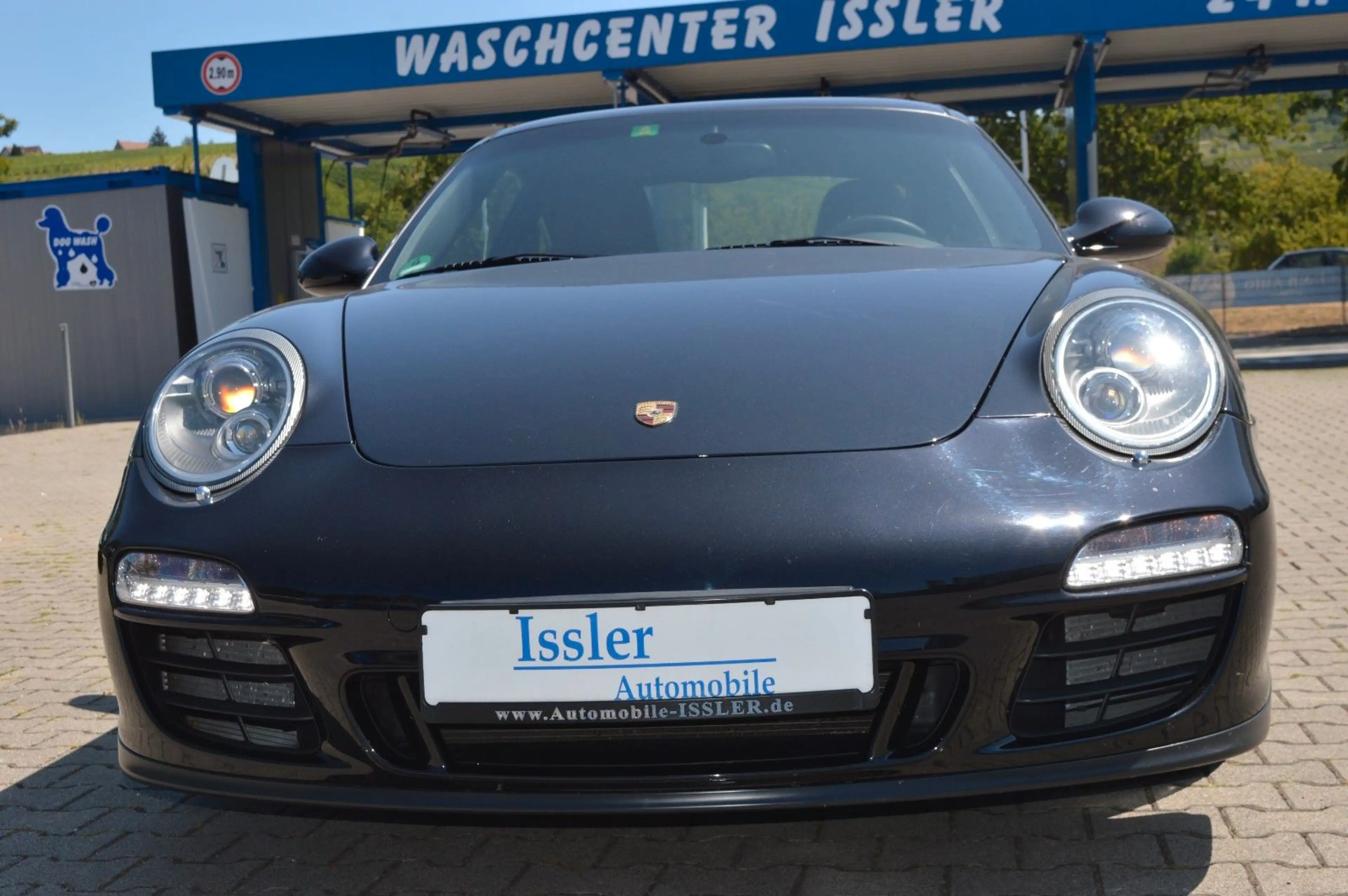 Porsche 911 Carrera 4 GTS Coupe
