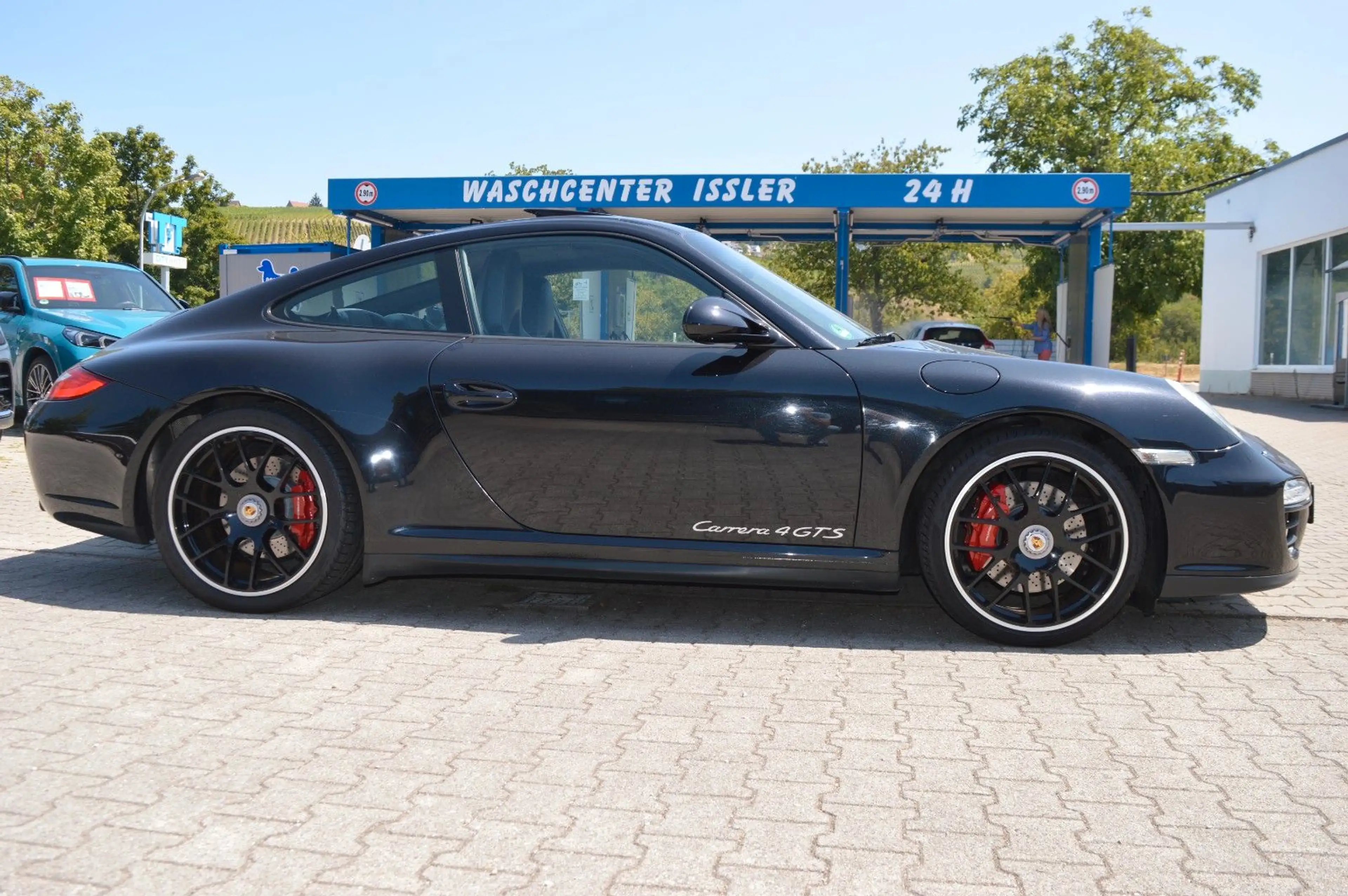 Porsche 911 Carrera 4 GTS Coupe — photo 14