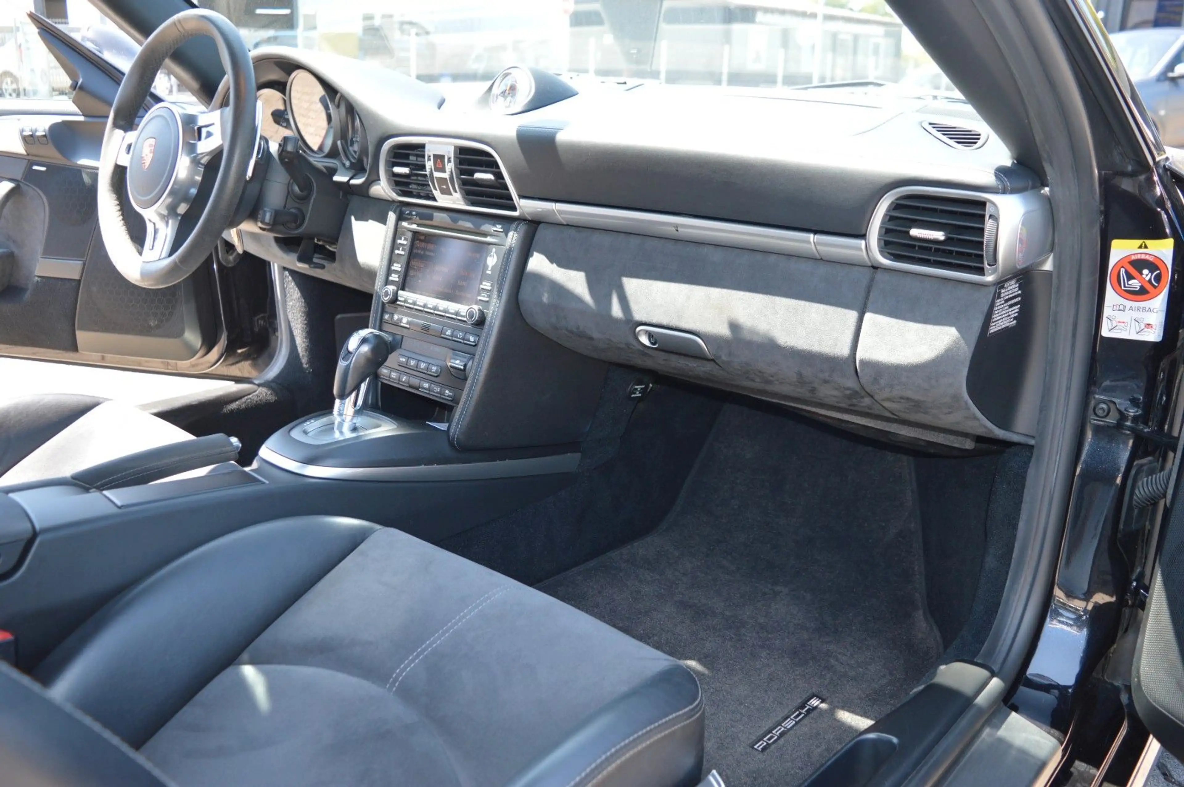 Porsche 911 Carrera 4 GTS Coupe — photo 10