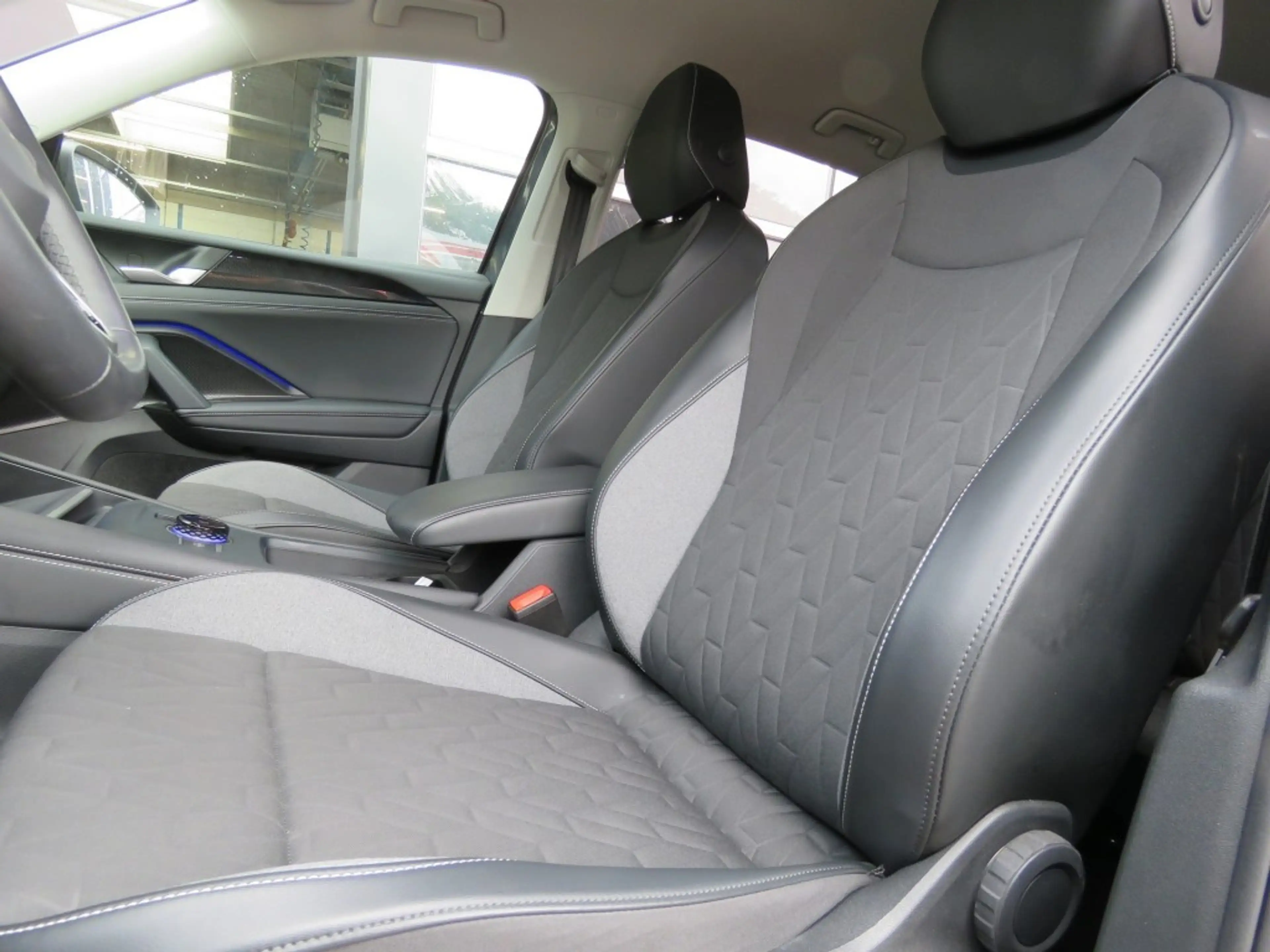 Volkswagen Tiguan 1.5 eHybrid 204pk ENERGY / 360 Camera / Trekhaak — photo 29