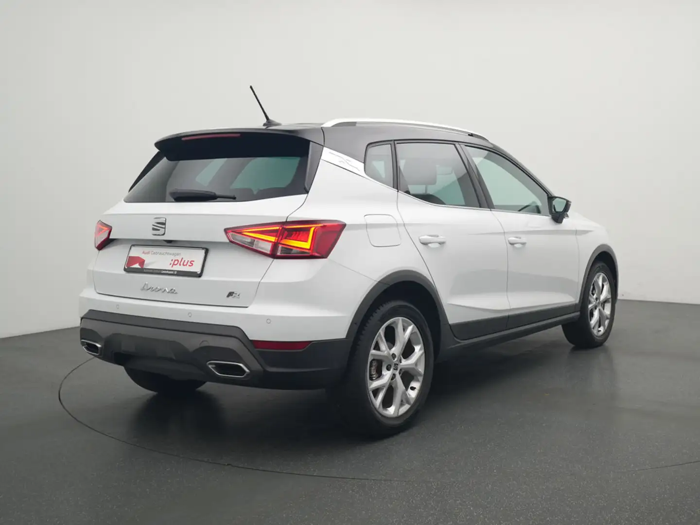 SEAT Arona DSG KAM LED SHZ PDC APP Schwarz - 2