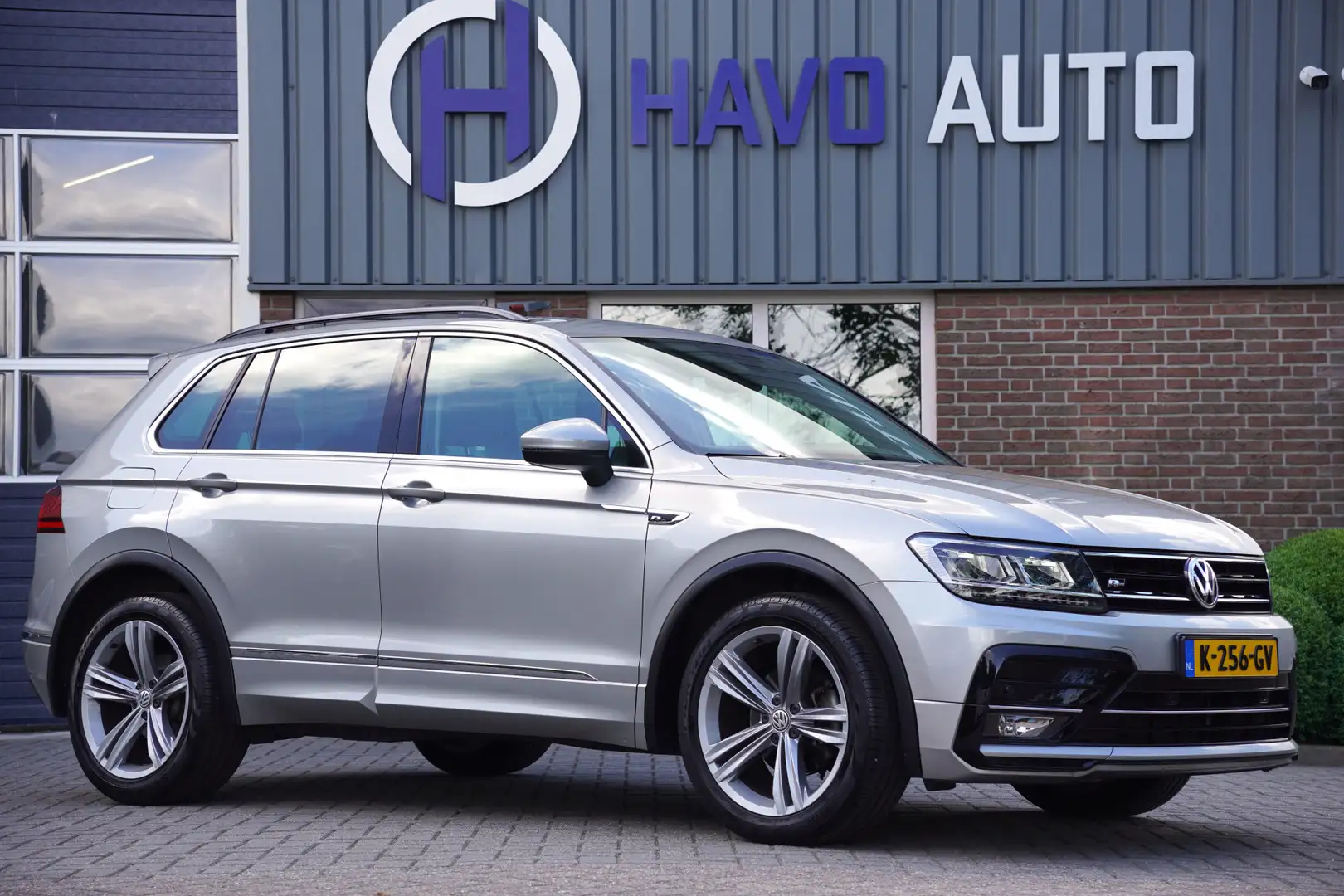 Volkswagen Tiguan 1.5 TSI ACT Highline Business R-Line, AUTOMAAT, LE Gris - 1