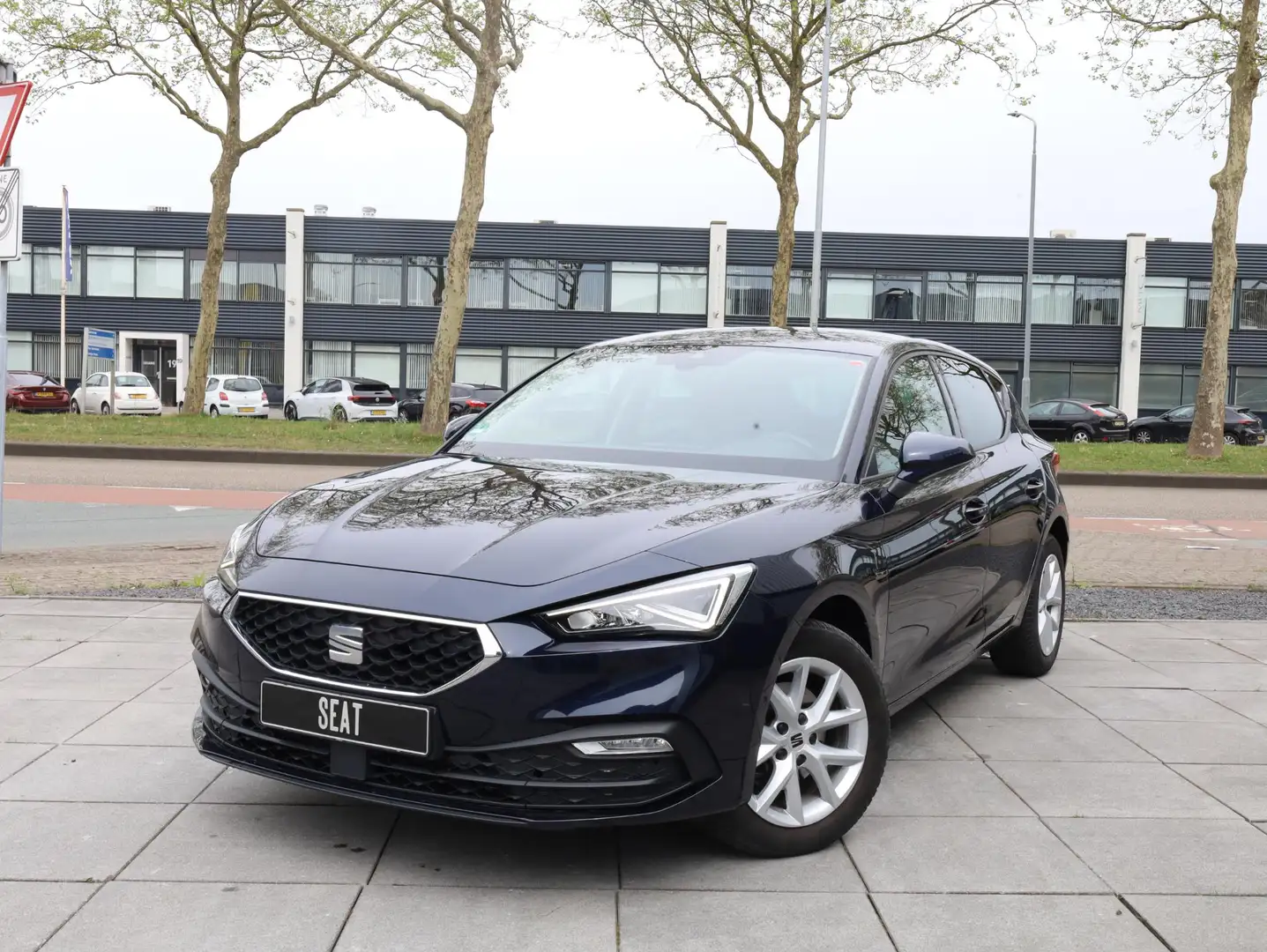 SEAT Leon 1.0 eTSI Adaptive Cruise | Stoel&Stuurverwarming | Blauw - 1