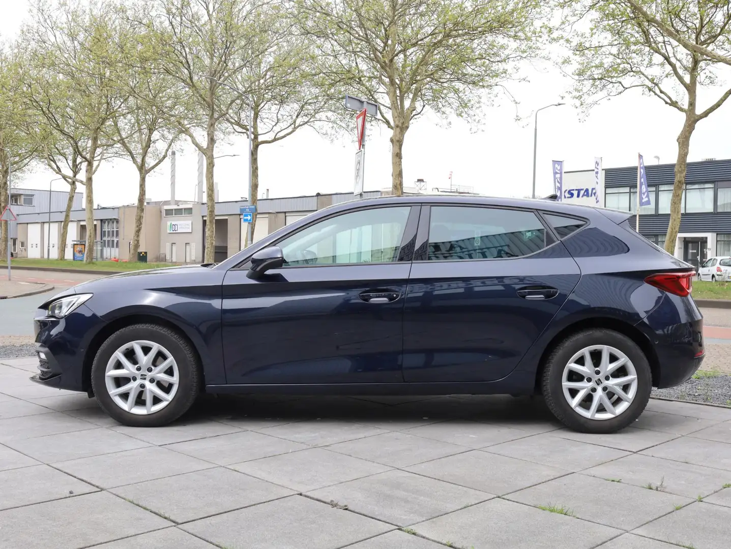 SEAT Leon 1.0 eTSI Adaptive Cruise | Stoel&Stuurverwarming | Blauw - 2