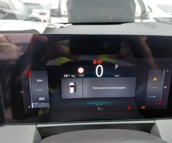 Opel Astra view 4