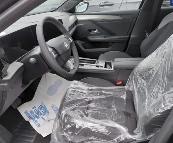 Opel Astra view 3