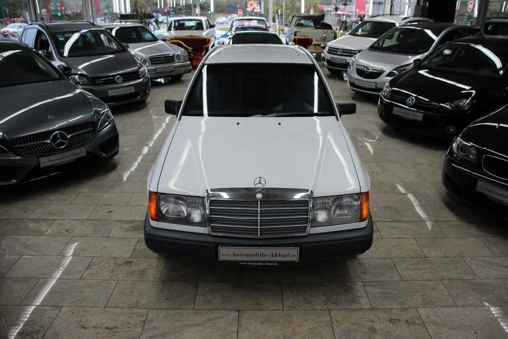 Mercedes-Benz E 200 W124 *H-Zulassung* Weiß - 1