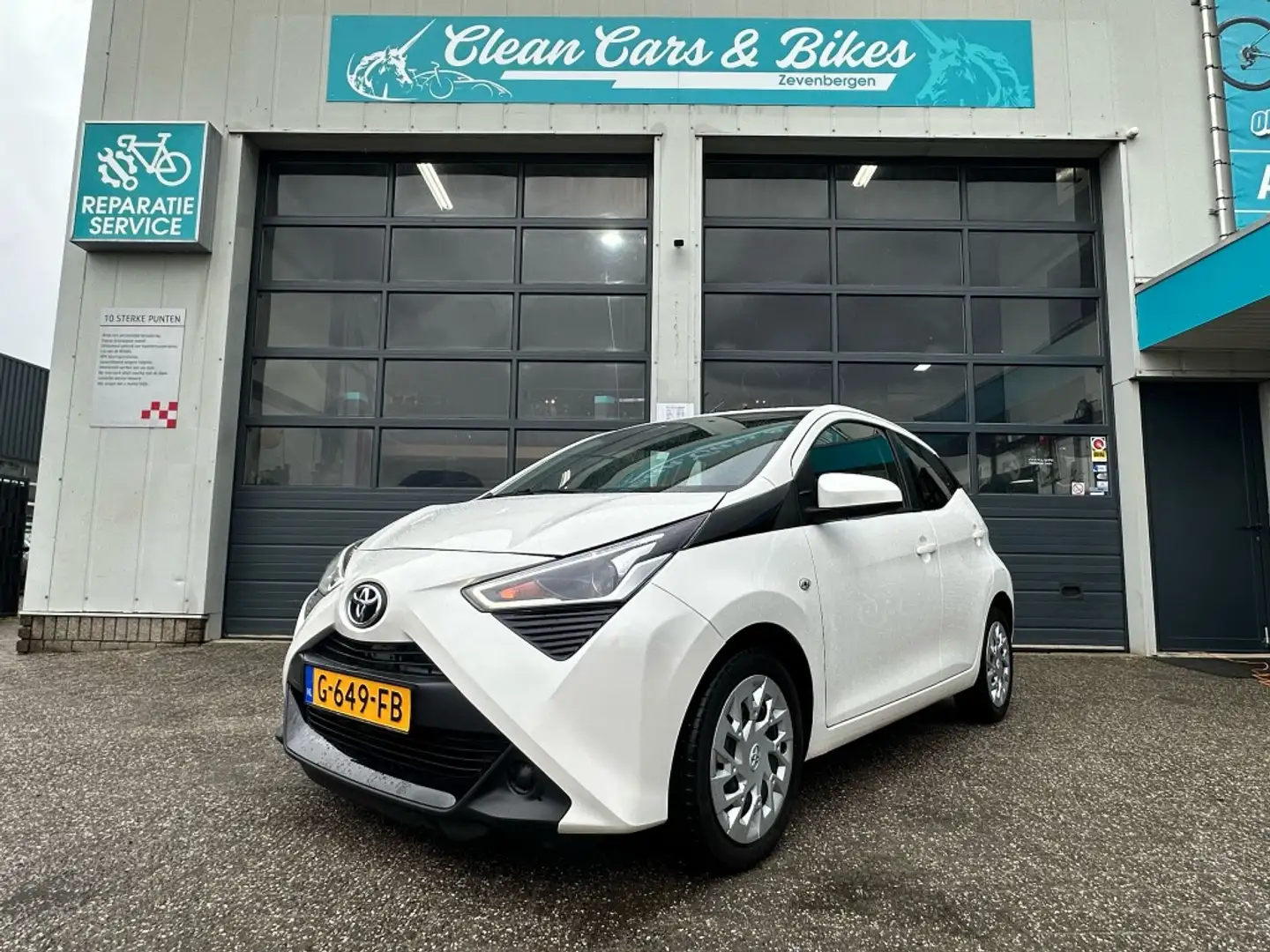 Toyota Aygo 1.0 VVT-i x-play ltd Wit - 1