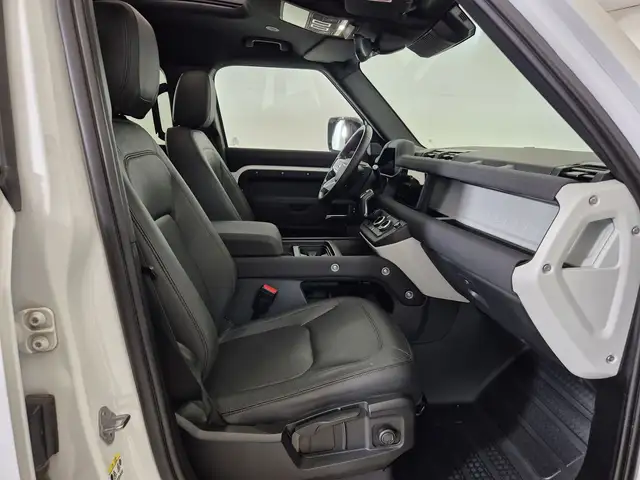 Land Rover Defender view 3