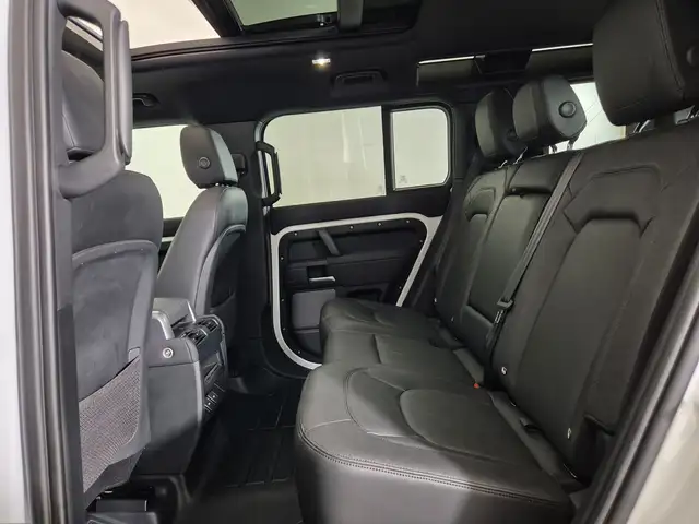 Land Rover Defender view 5