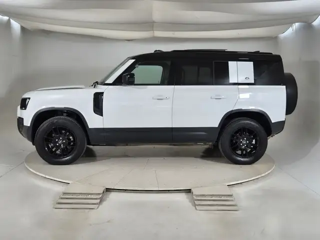 Land Rover Defender view 6