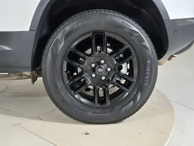 Land Rover Defender view 9