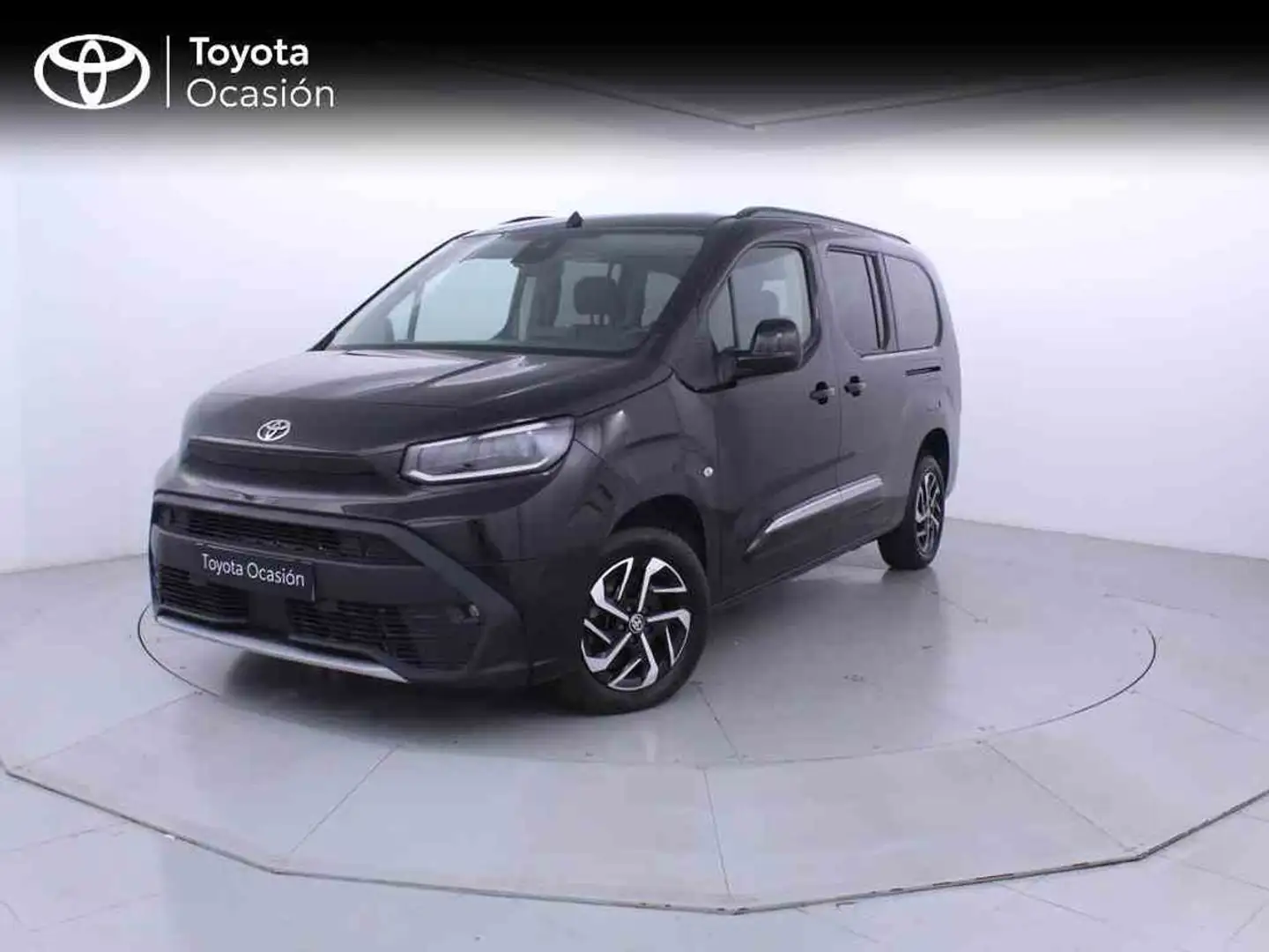 Toyota 1.5D 96kW Family Active 7 Plz L2 Negro - 1