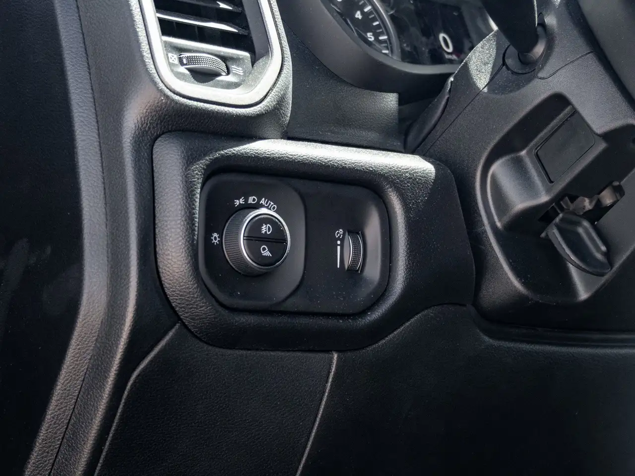RAM 2500 снимка RAM 2500