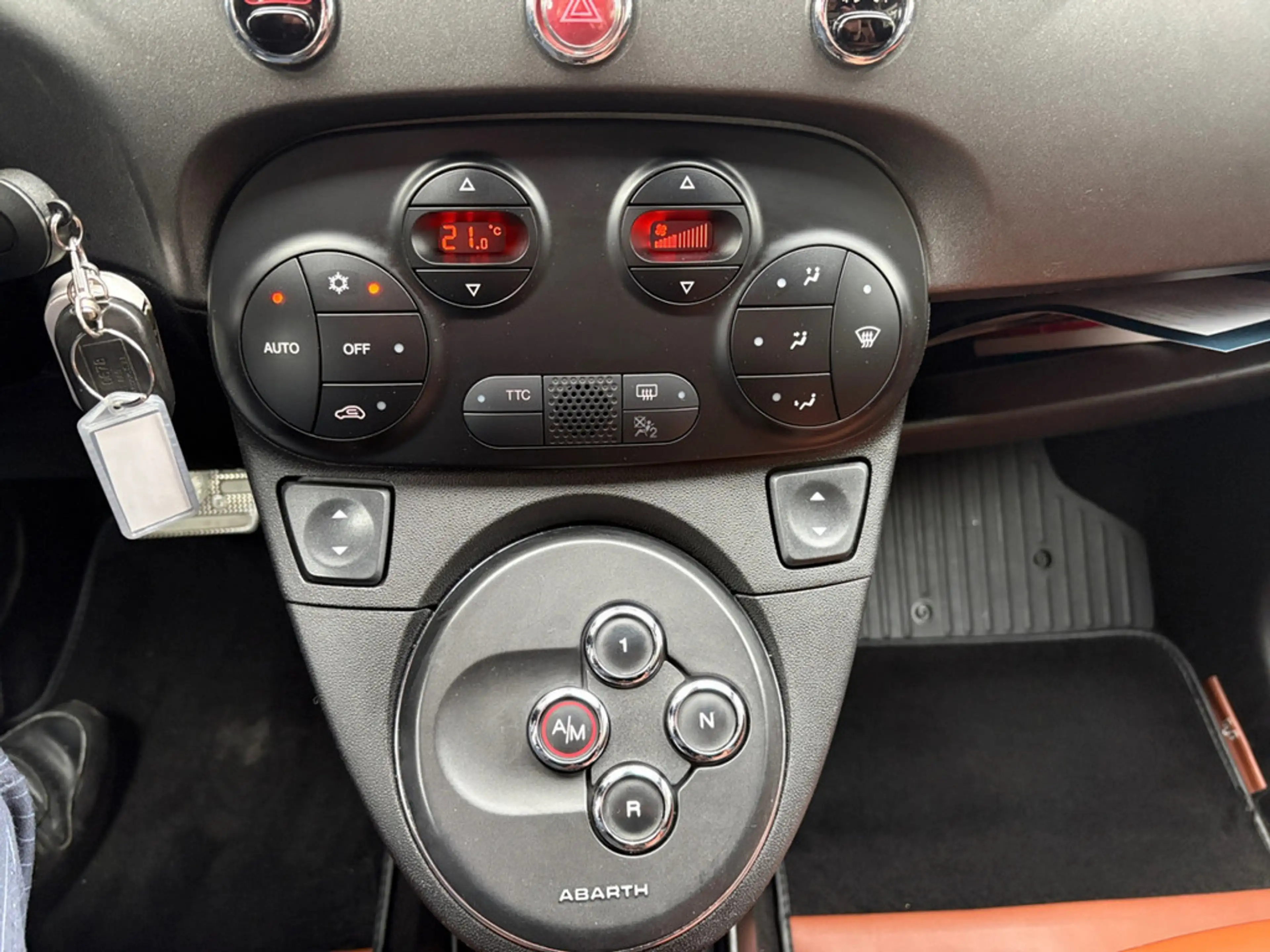 Abarth 500 1.4 595 Competizione — photo 8