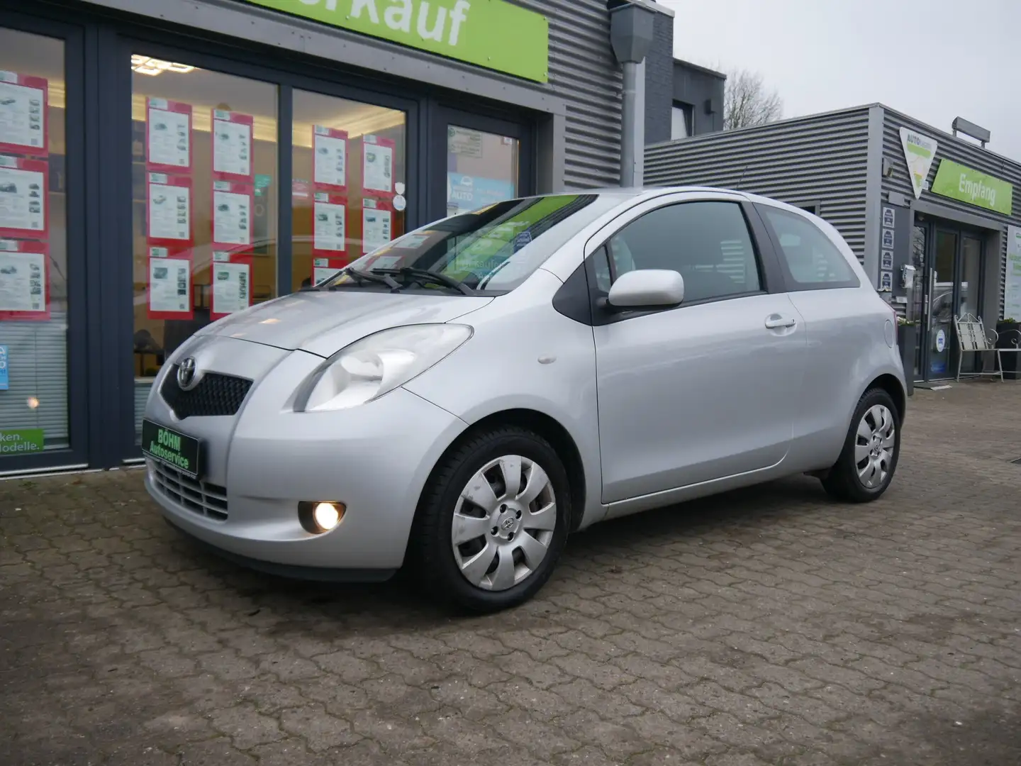 Toyota Yaris Sol Silber - 2