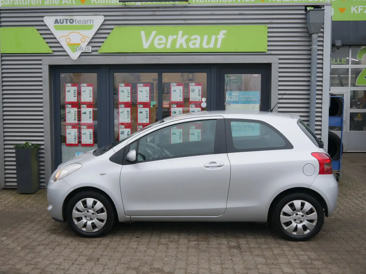 Toyota Yaris Sol Silber - 1