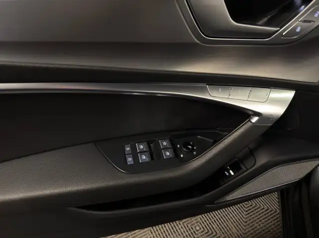 Audi A6 view 11