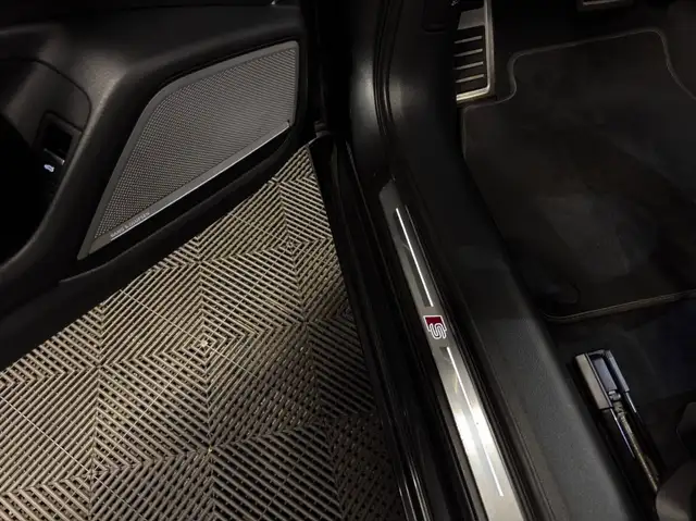 Audi A6 view 12