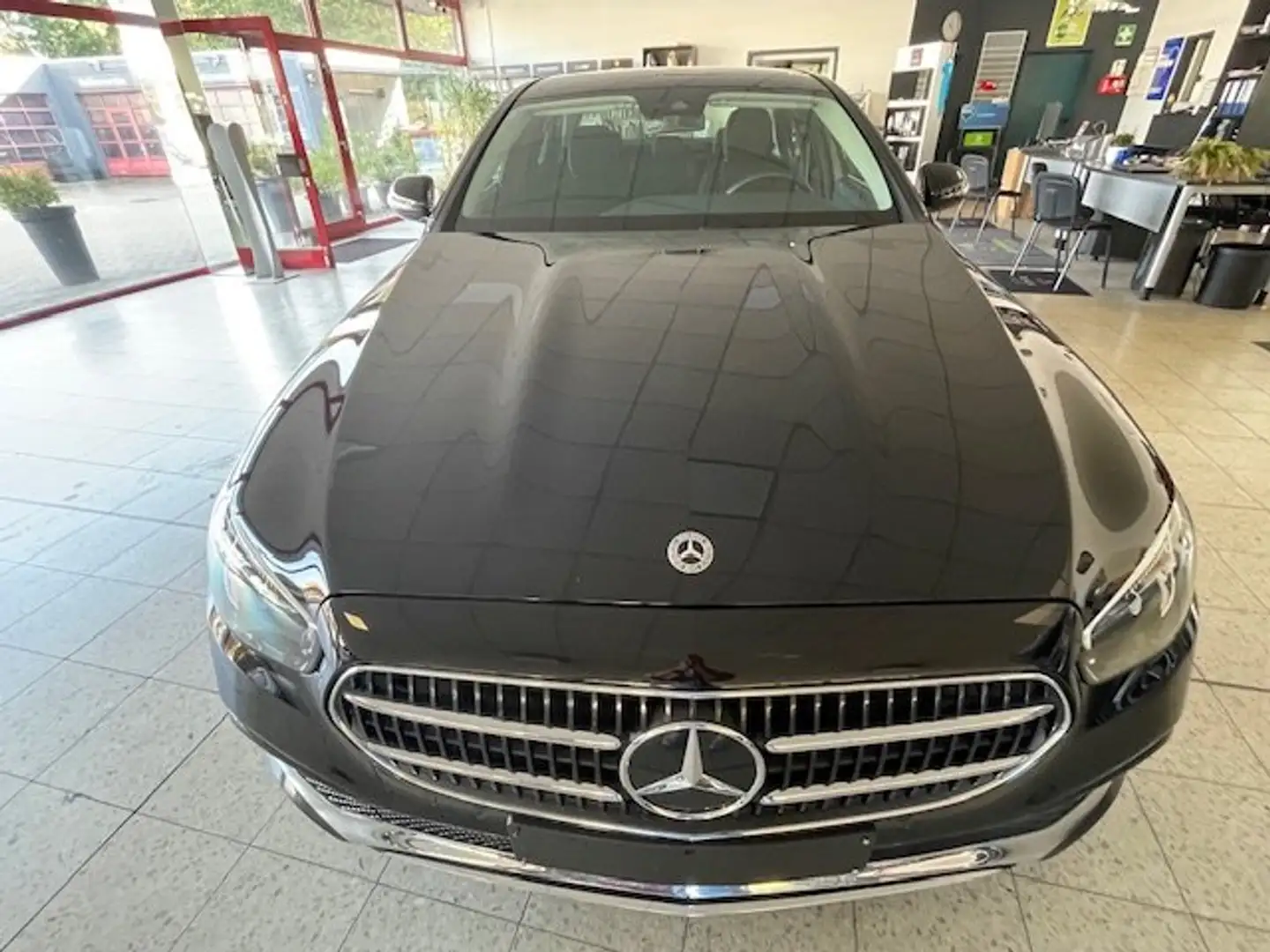 Mercedes-Benz E 300 E-Klasse 9G-TRONIC Avantgarde Schwarz - 2