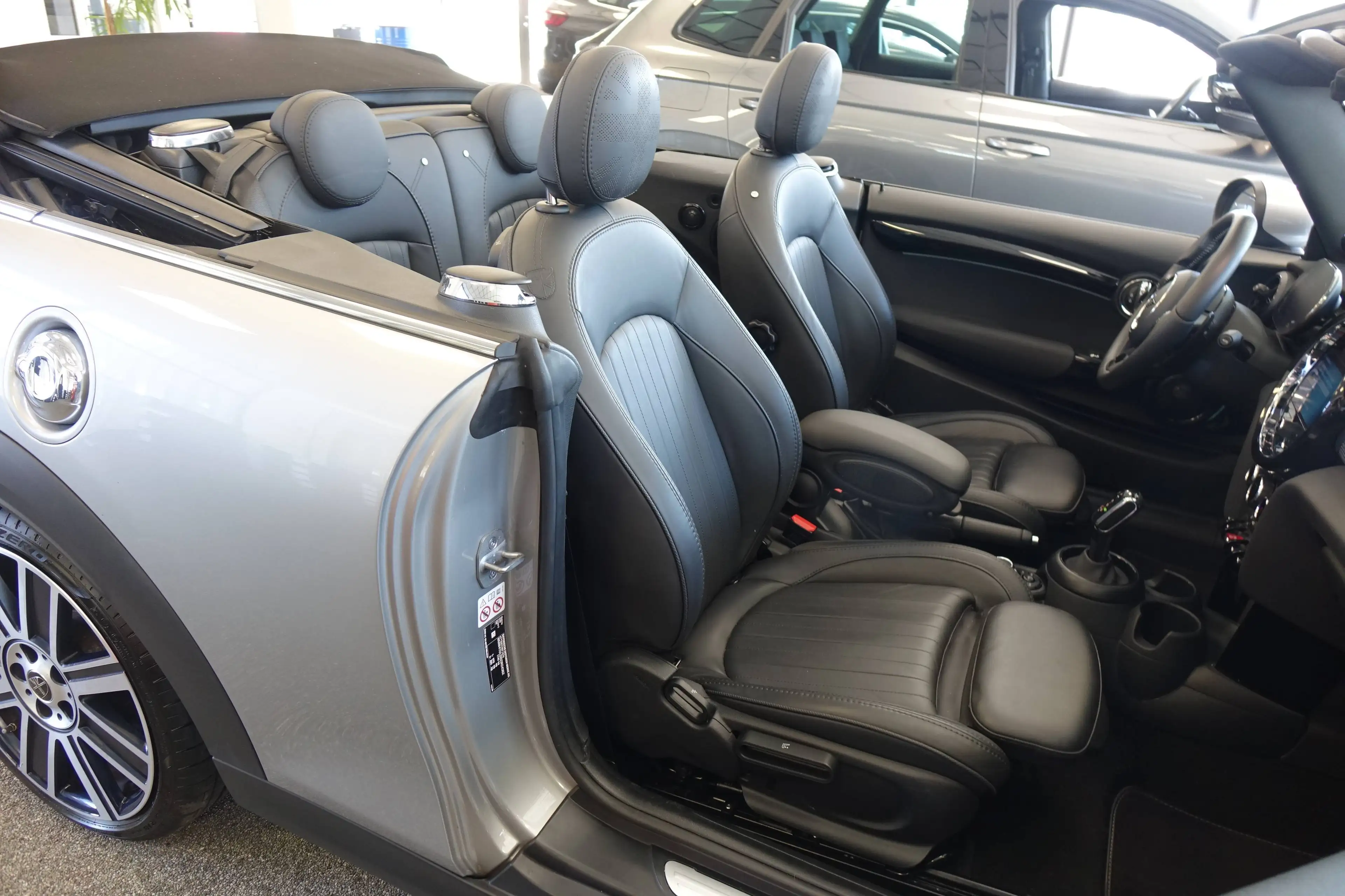 MINI Cooper S Cabrio MINI Yours Trim Steptr +RFK+H/K+HUD+ — photo 11