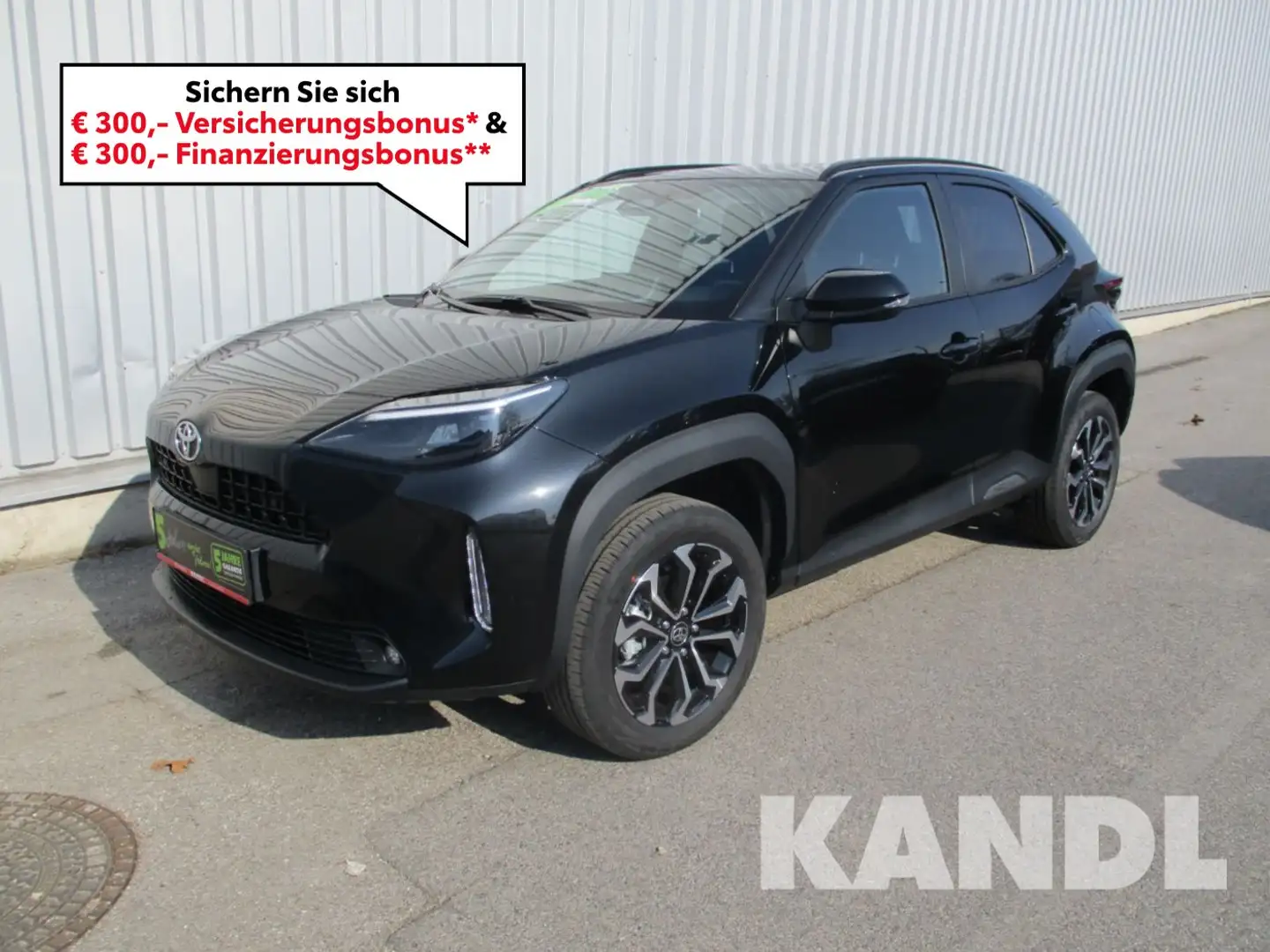 Toyota Yaris Cross 1.5 VVT-i Hybrid Active Drive Aut. Schwarz - 1