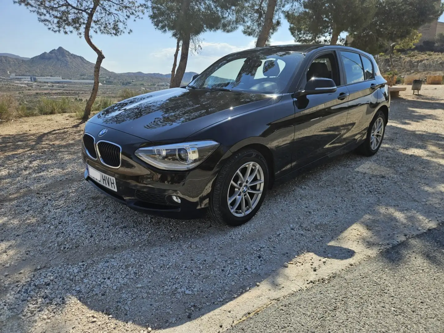 BMW 116 116d Noir - 1