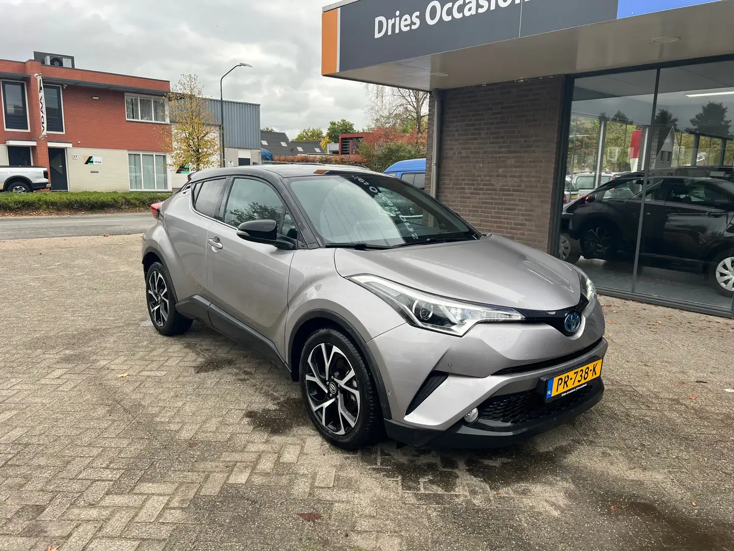 Toyota C-HR 1.8 Hybrid Bi-Tone Grijs - 2