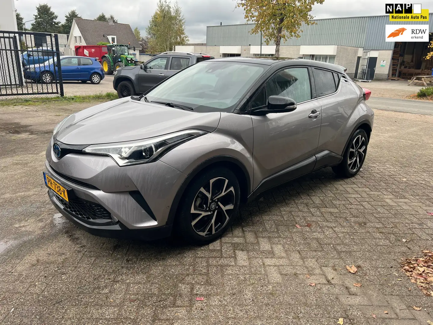 Toyota C-HR 1.8 Hybrid Bi-Tone Grijs - 1
