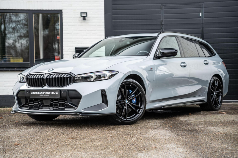 BMW 330 3-serie Touring 330e xDrive M Perf Stoelen Pano HU