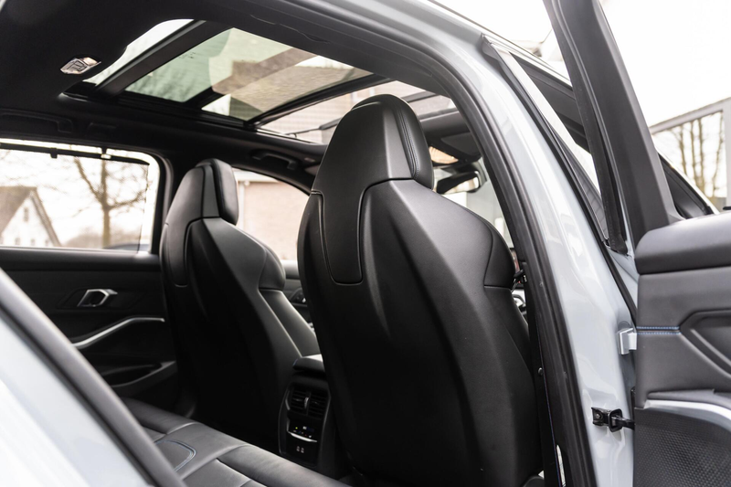 BMW 330 3-serie Touring 330e xDrive M Perf Stoelen Pano HU — photo 15