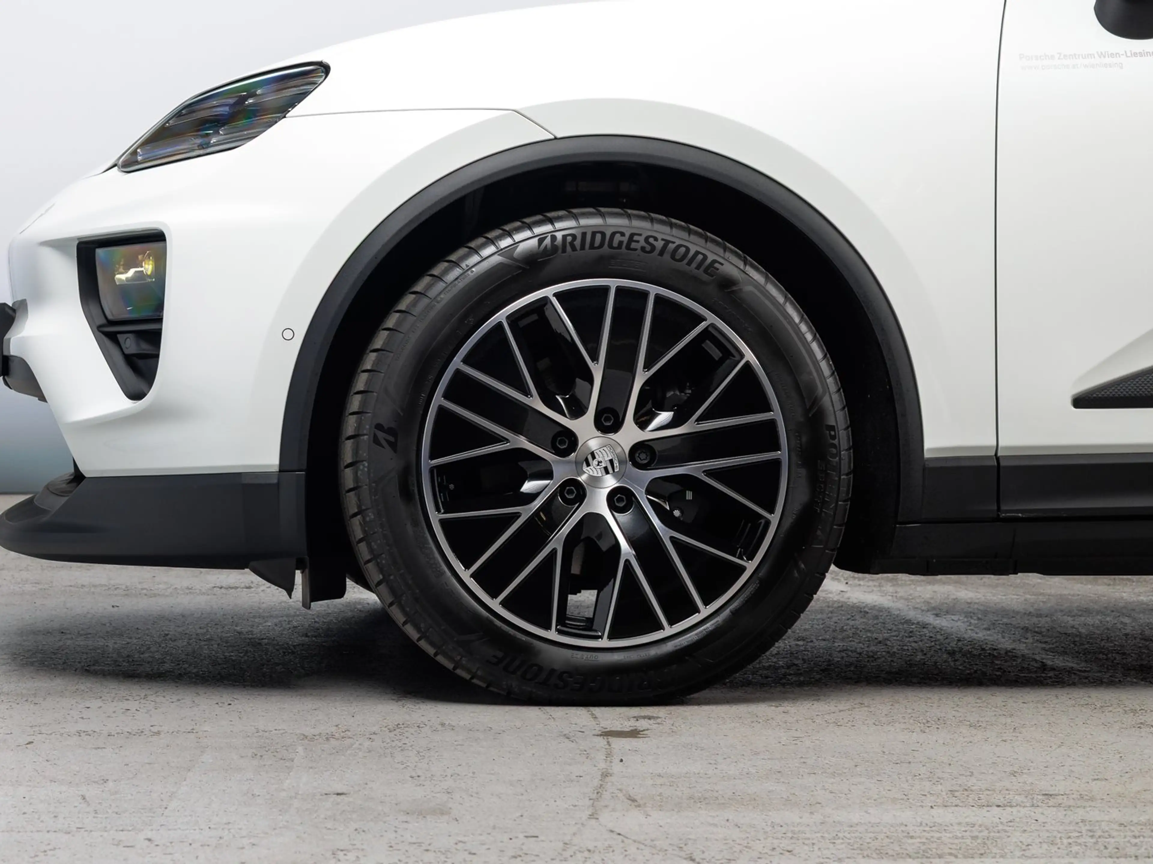 Porsche Macan — photo 13