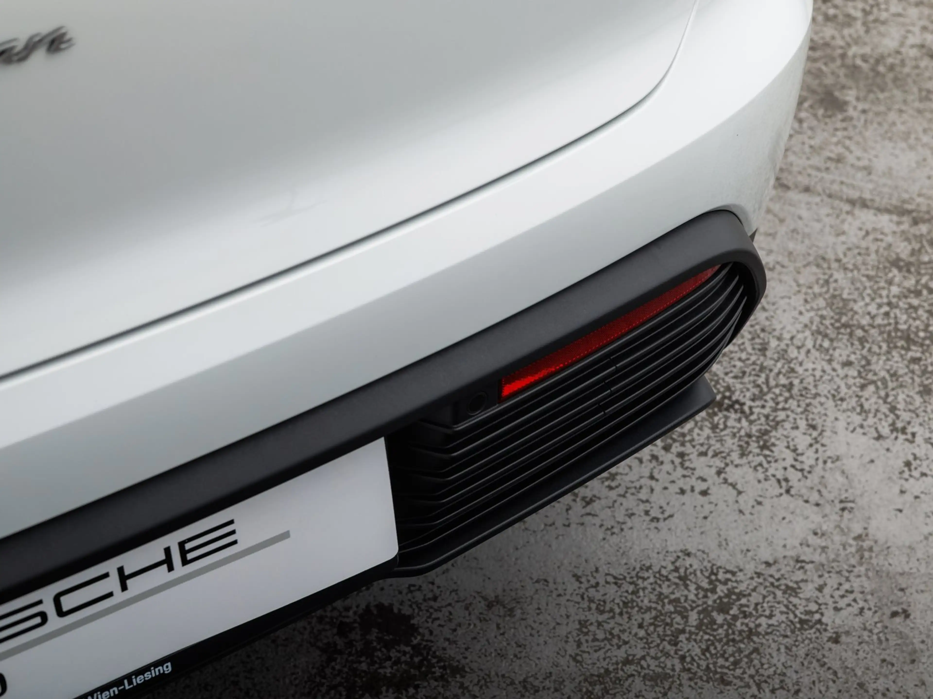Porsche Macan — photo 10