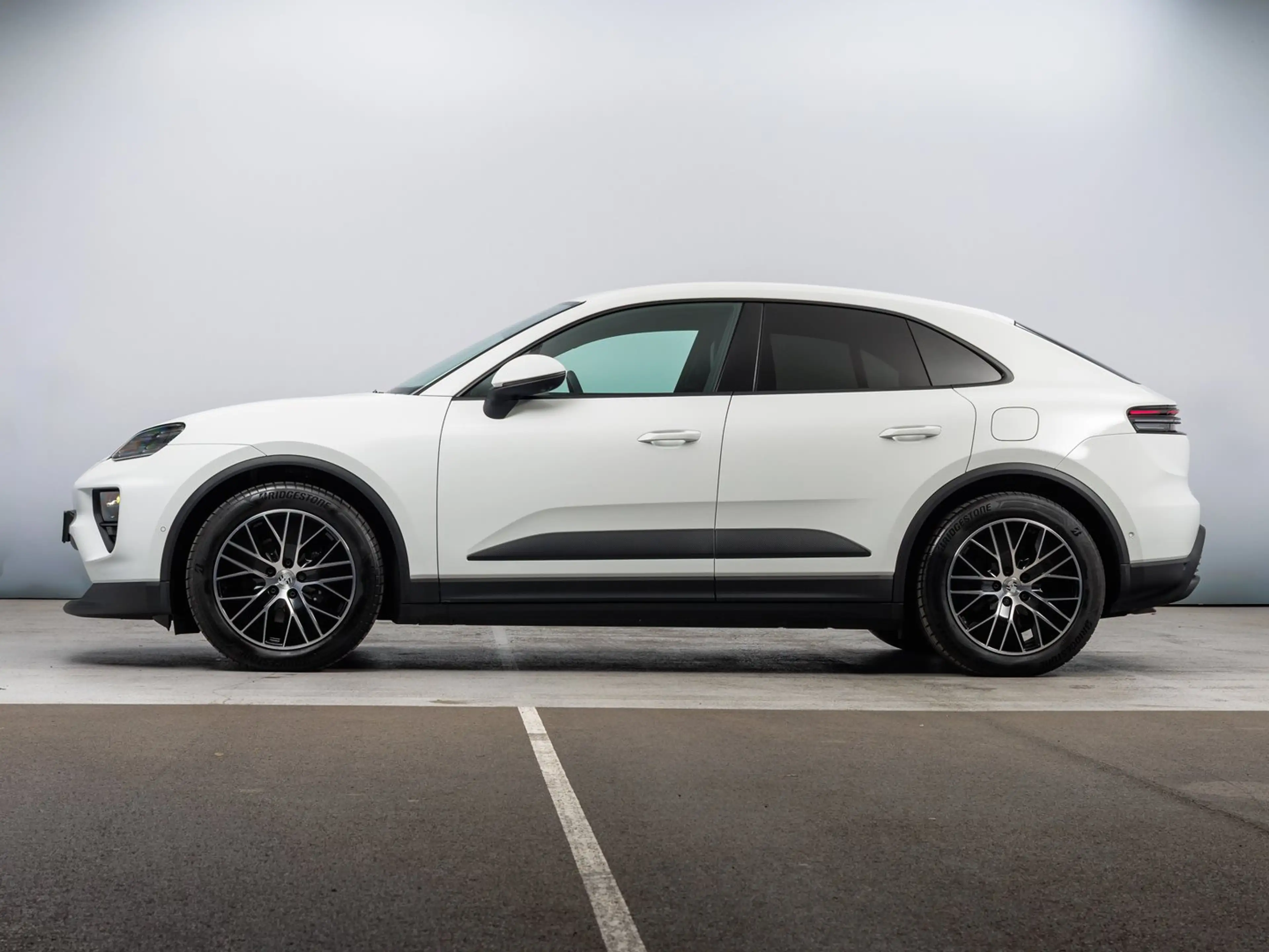 Porsche Macan — photo 2