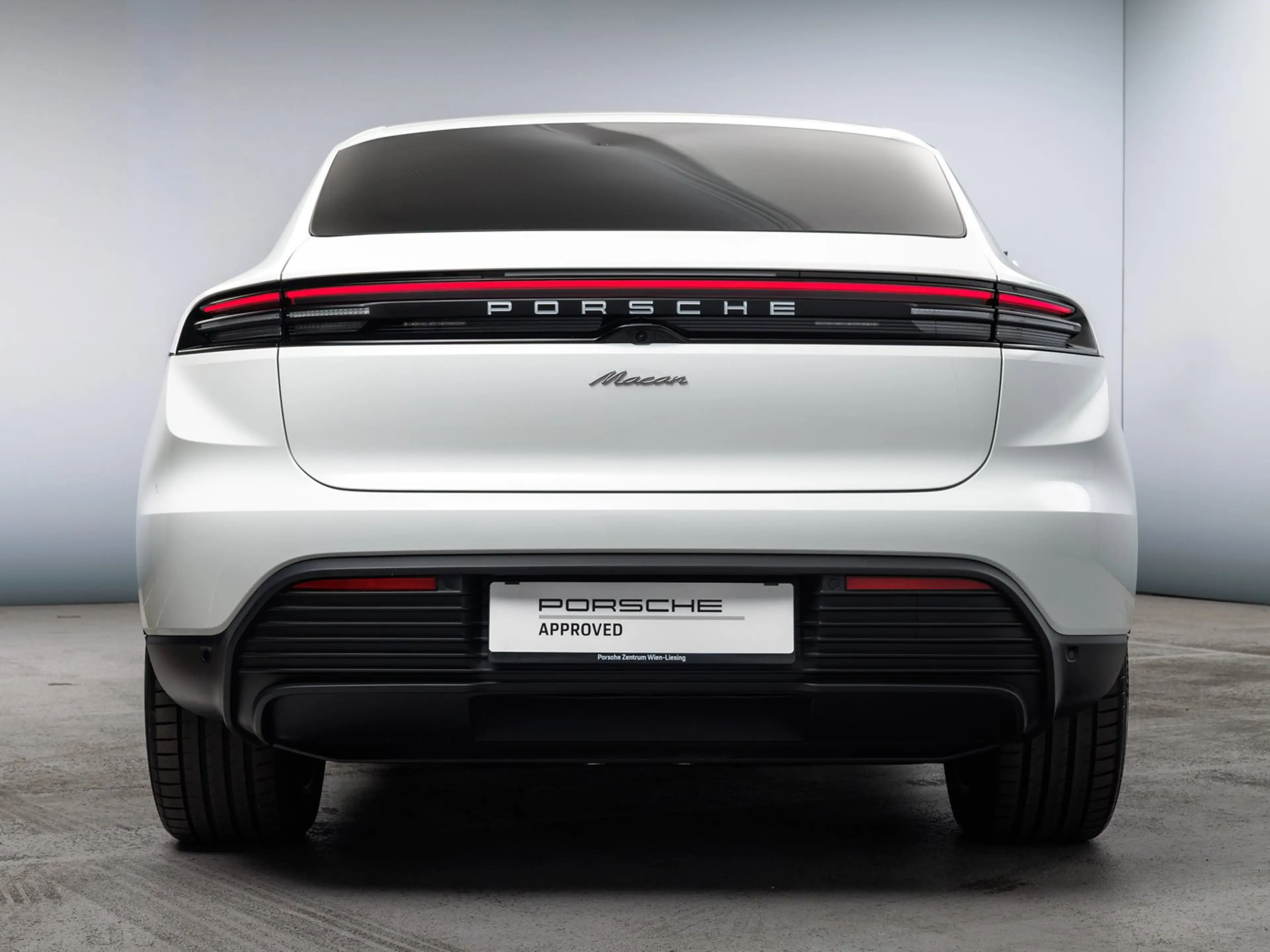 Porsche Macan — photo 15