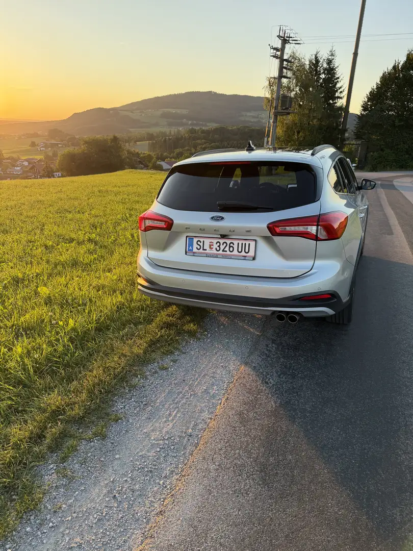 Ford Focus Focus Traveller 1,5 EcoBoost Active X Aut. Active Silber - 2