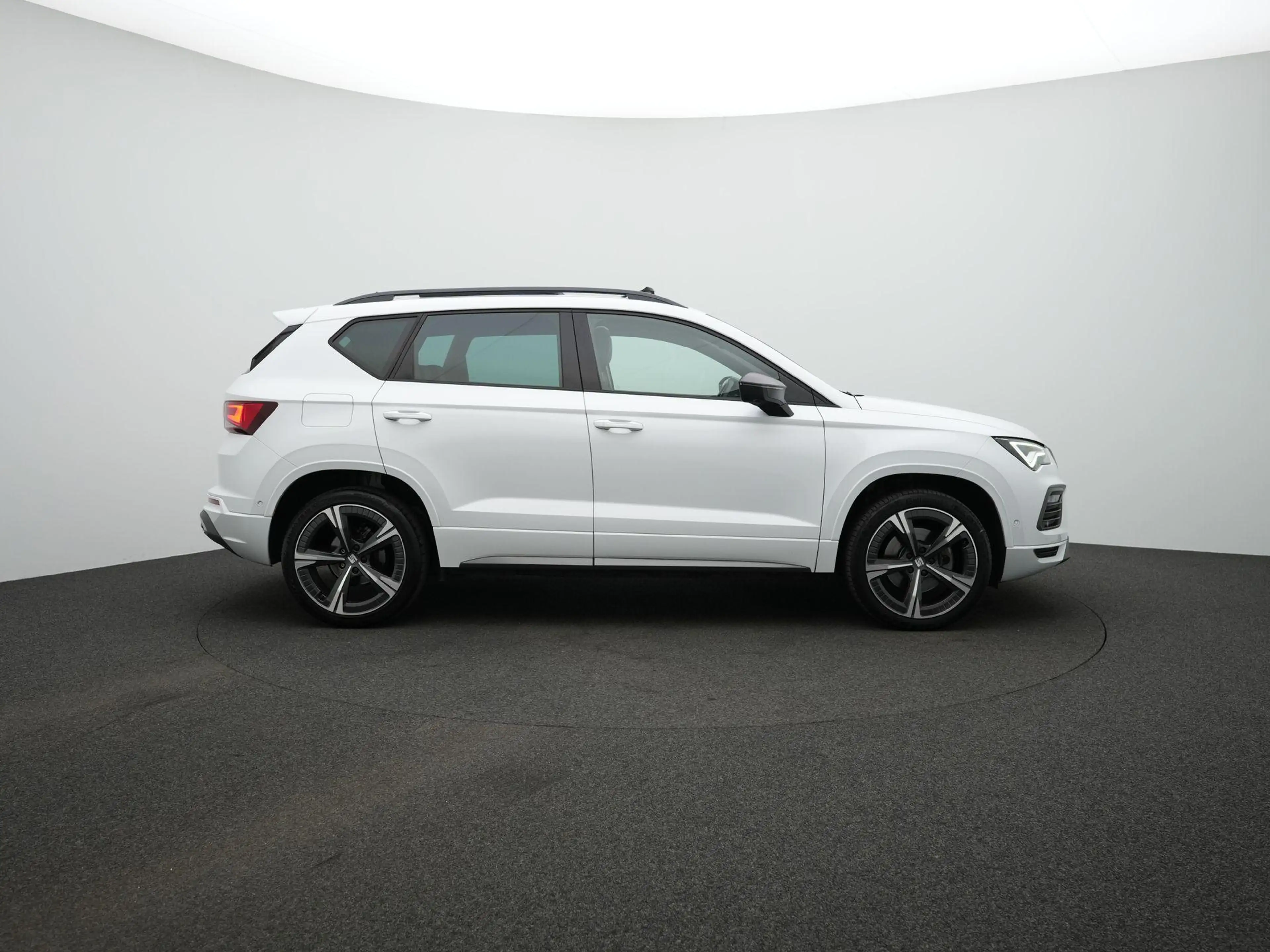 SEAT Ateca 1.5 TSI 150PK DSG FR Business Intense | Panoramada — photo 4