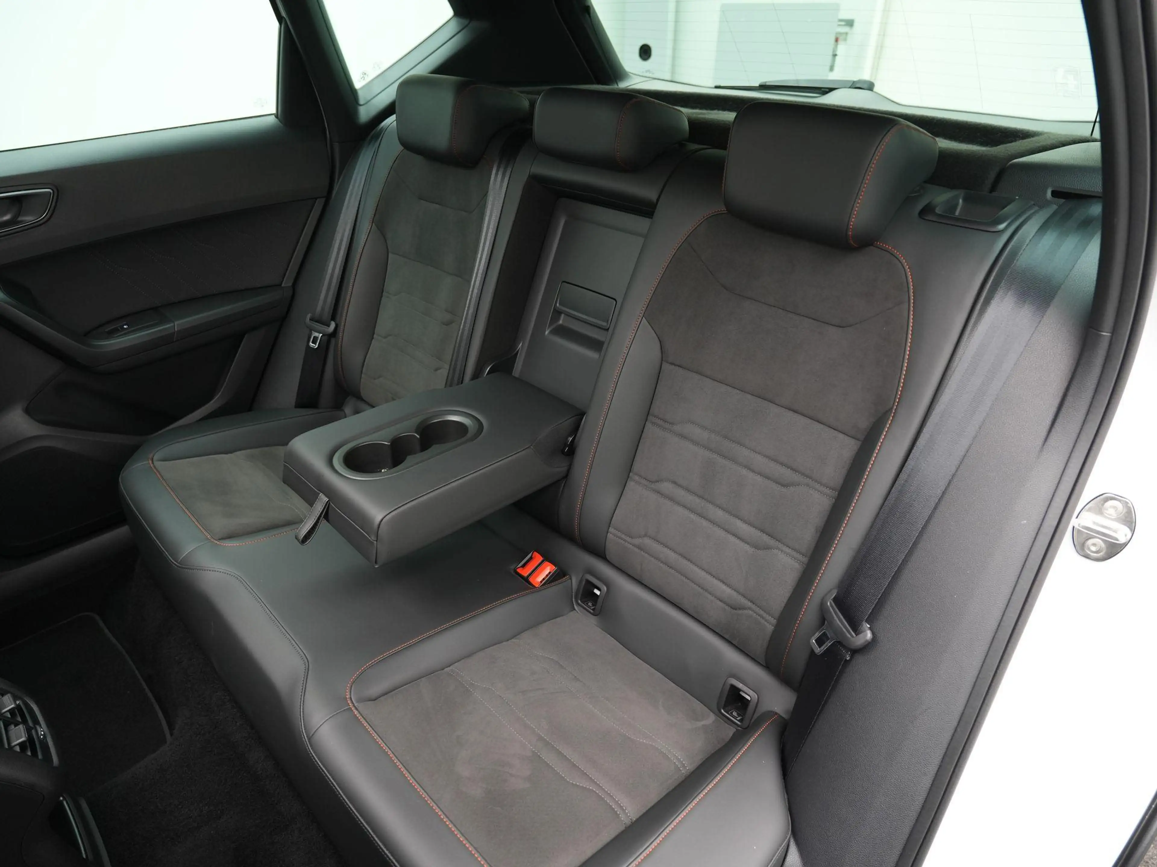 SEAT Ateca 1.5 TSI 150PK DSG FR Business Intense | Panoramada — photo 8