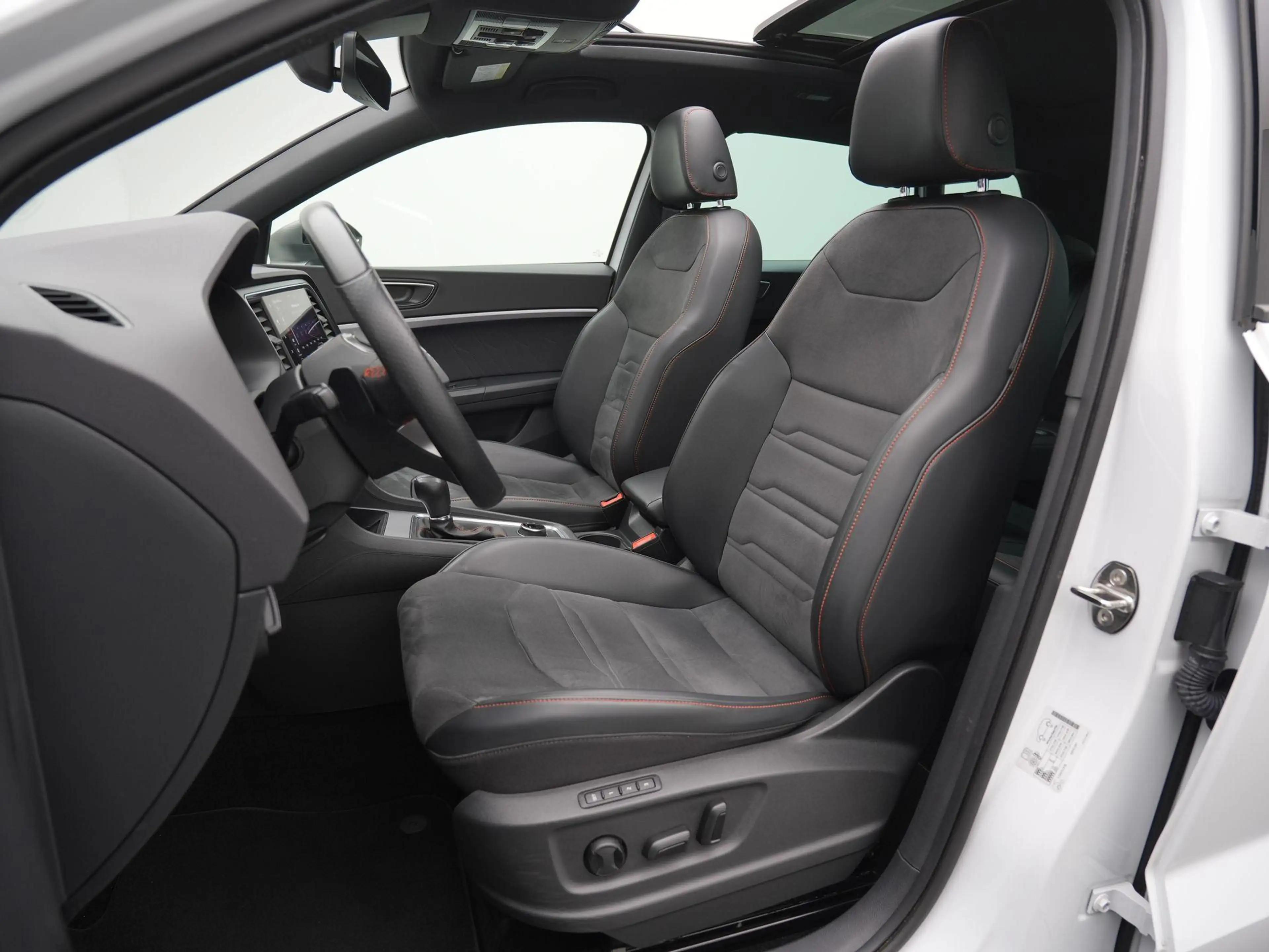 SEAT Ateca 1.5 TSI 150PK DSG FR Business Intense | Panoramada — photo 7