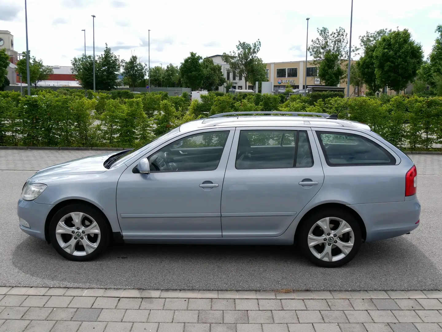 Skoda Octavia Octavia II Combi Diesel Combi 2.0 TDI DPF Elegance Silber - 2