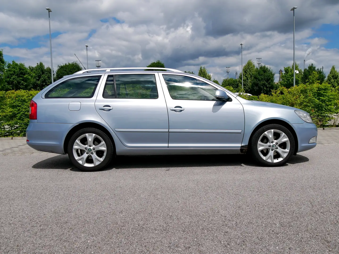 Skoda Octavia Octavia II Combi Diesel Combi 2.0 TDI DPF Elegance Silber - 1