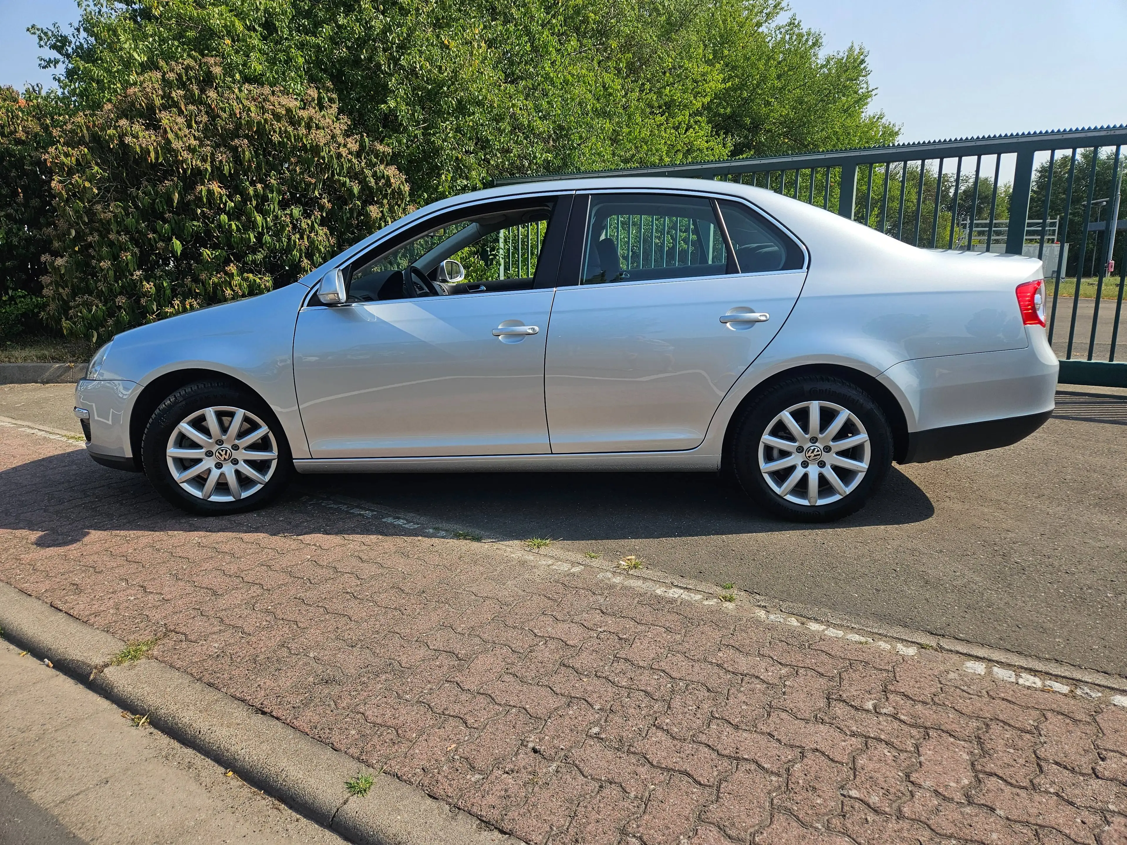 Volkswagen Jetta Comfortline - 1. Hand - Scheckheftgepflegt bei VW — photo 2