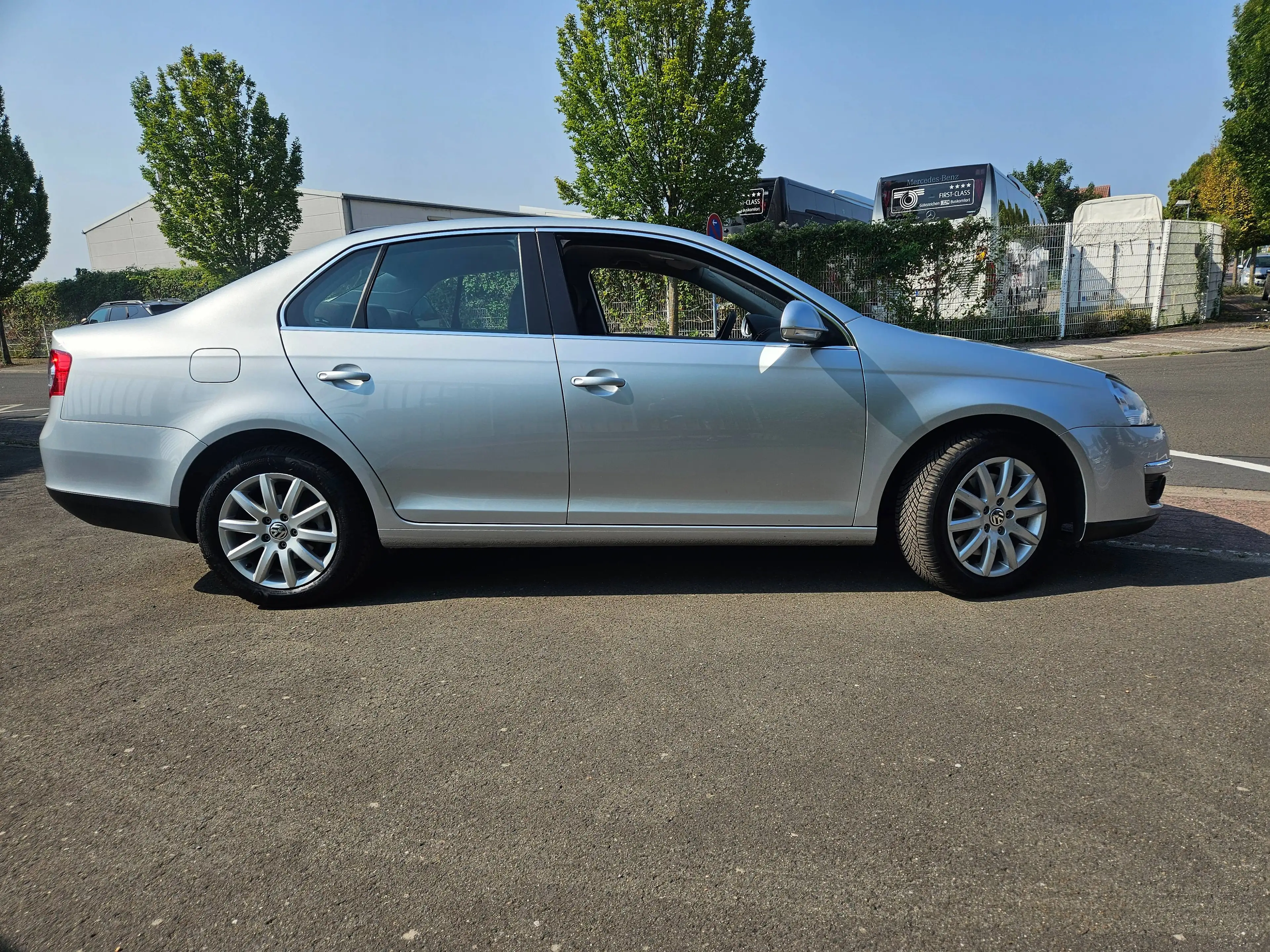 Volkswagen Jetta Comfortline - 1. Hand - Scheckheftgepflegt bei VW — photo 6
