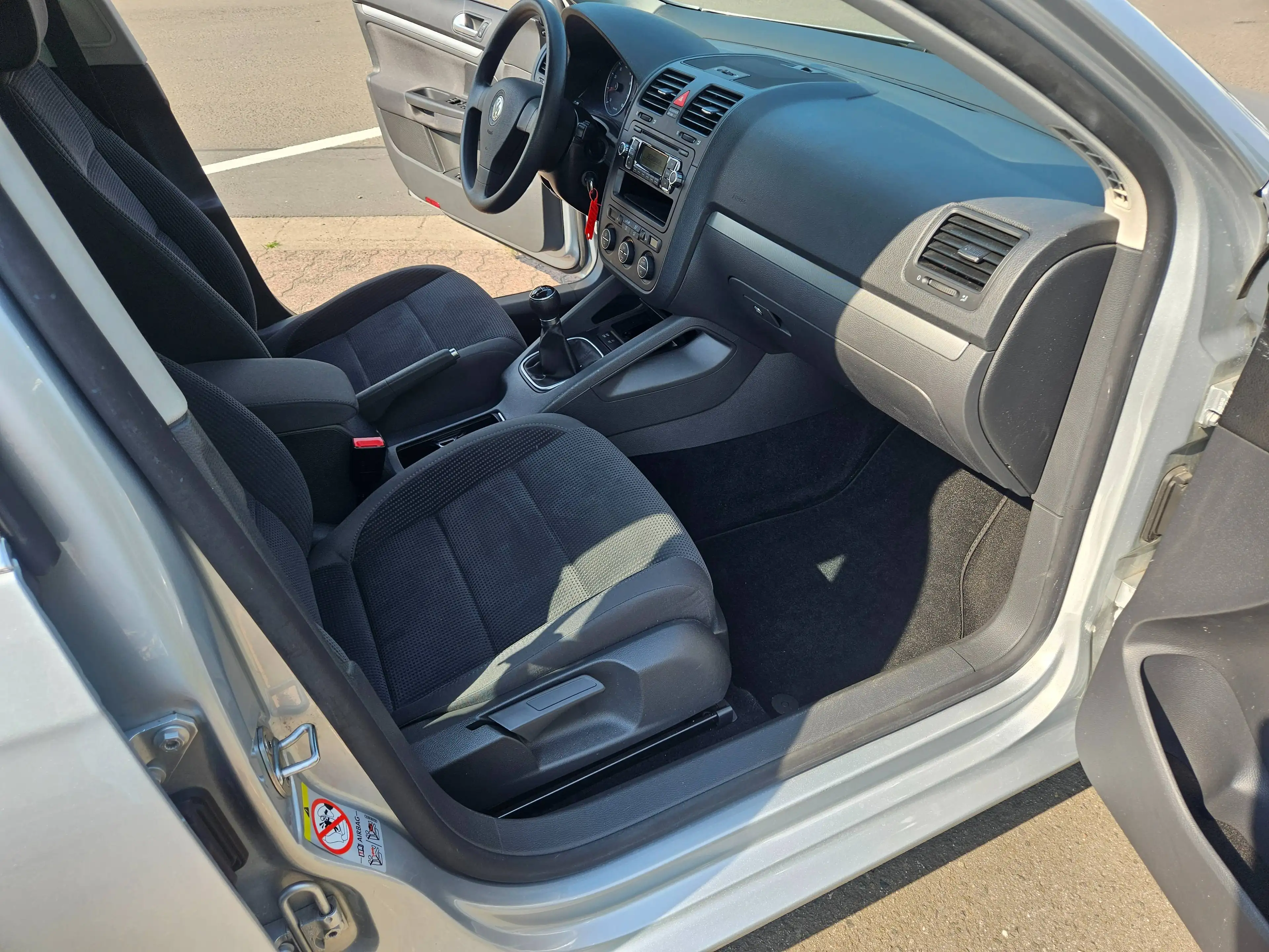 Volkswagen Jetta Comfortline - 1. Hand - Scheckheftgepflegt bei VW — photo 10
