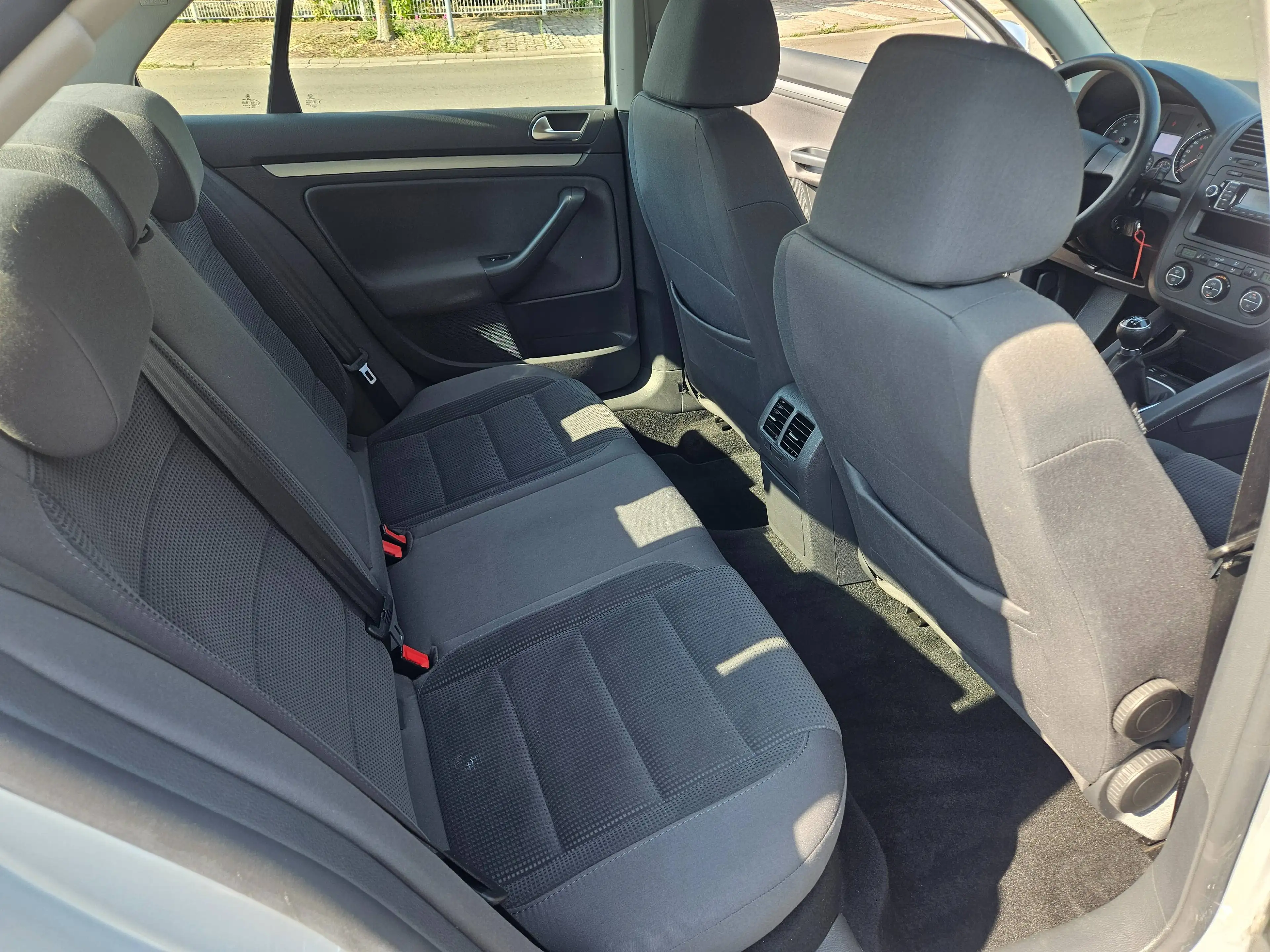 Volkswagen Jetta Comfortline - 1. Hand - Scheckheftgepflegt bei VW — photo 12