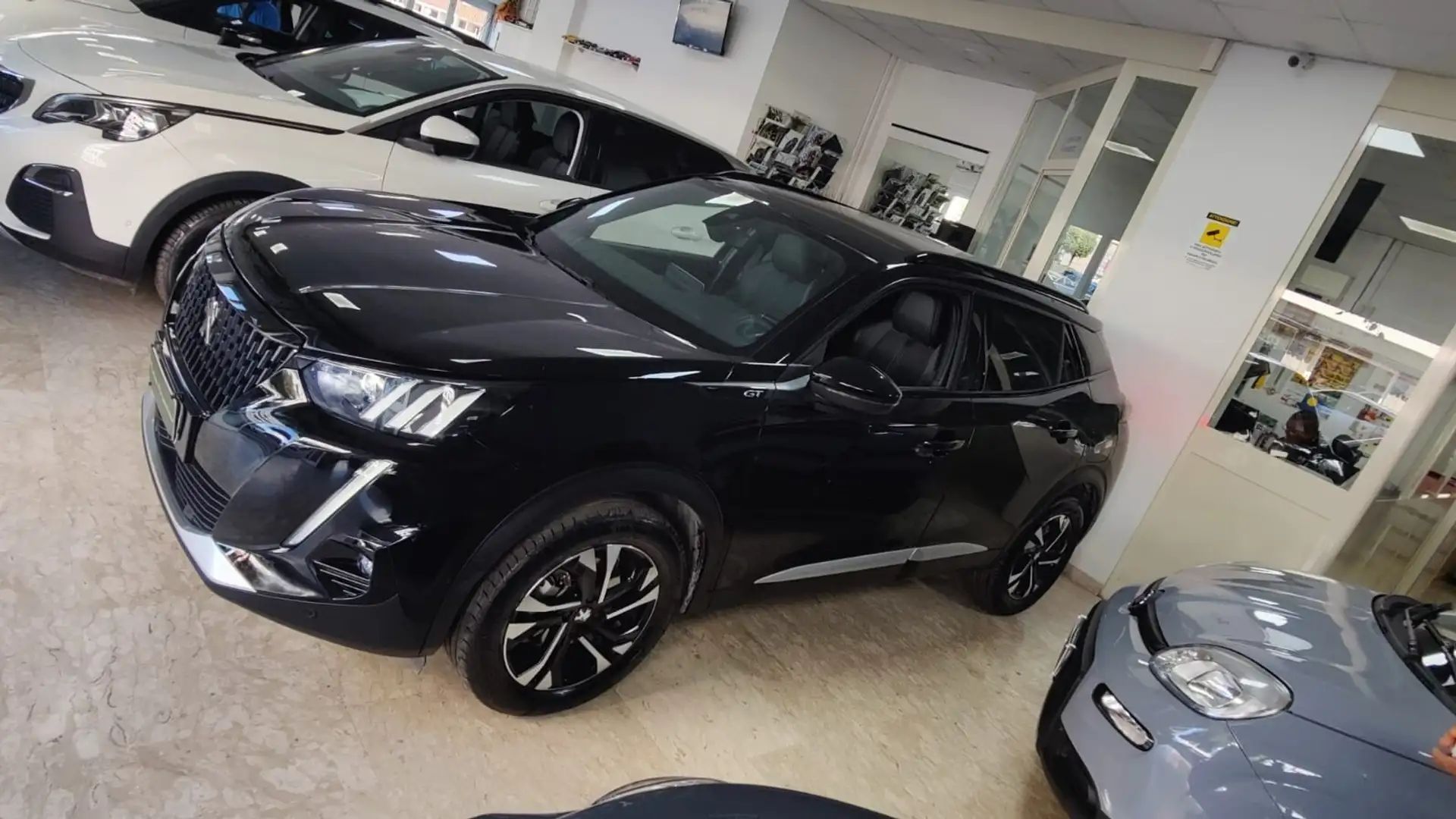 Peugeot 2008 1.5 BlueHDi 130 EAT8 GT Nero - 1