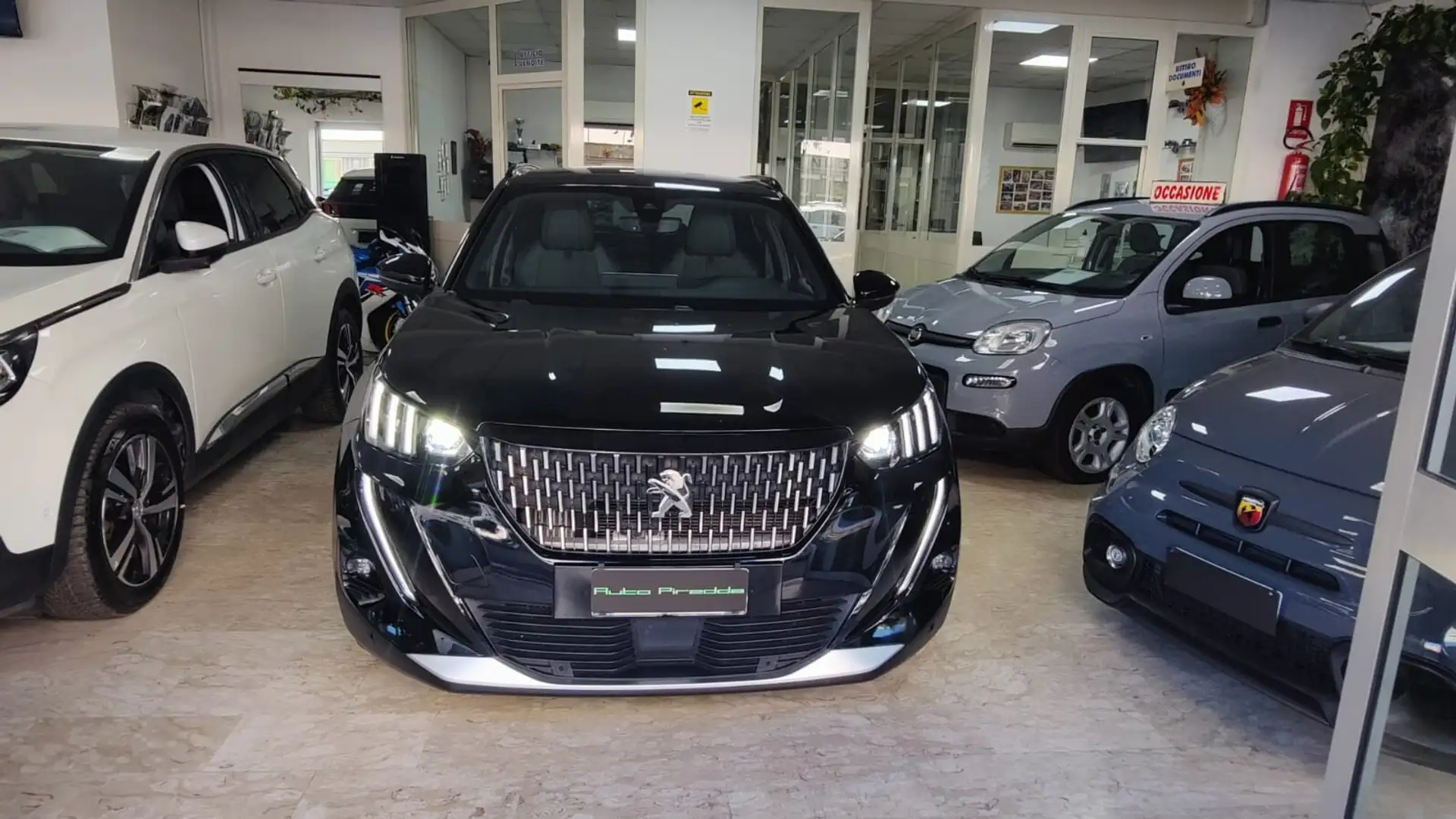 Peugeot 2008 1.5 BlueHDi 130 EAT8 GT Nero - 2